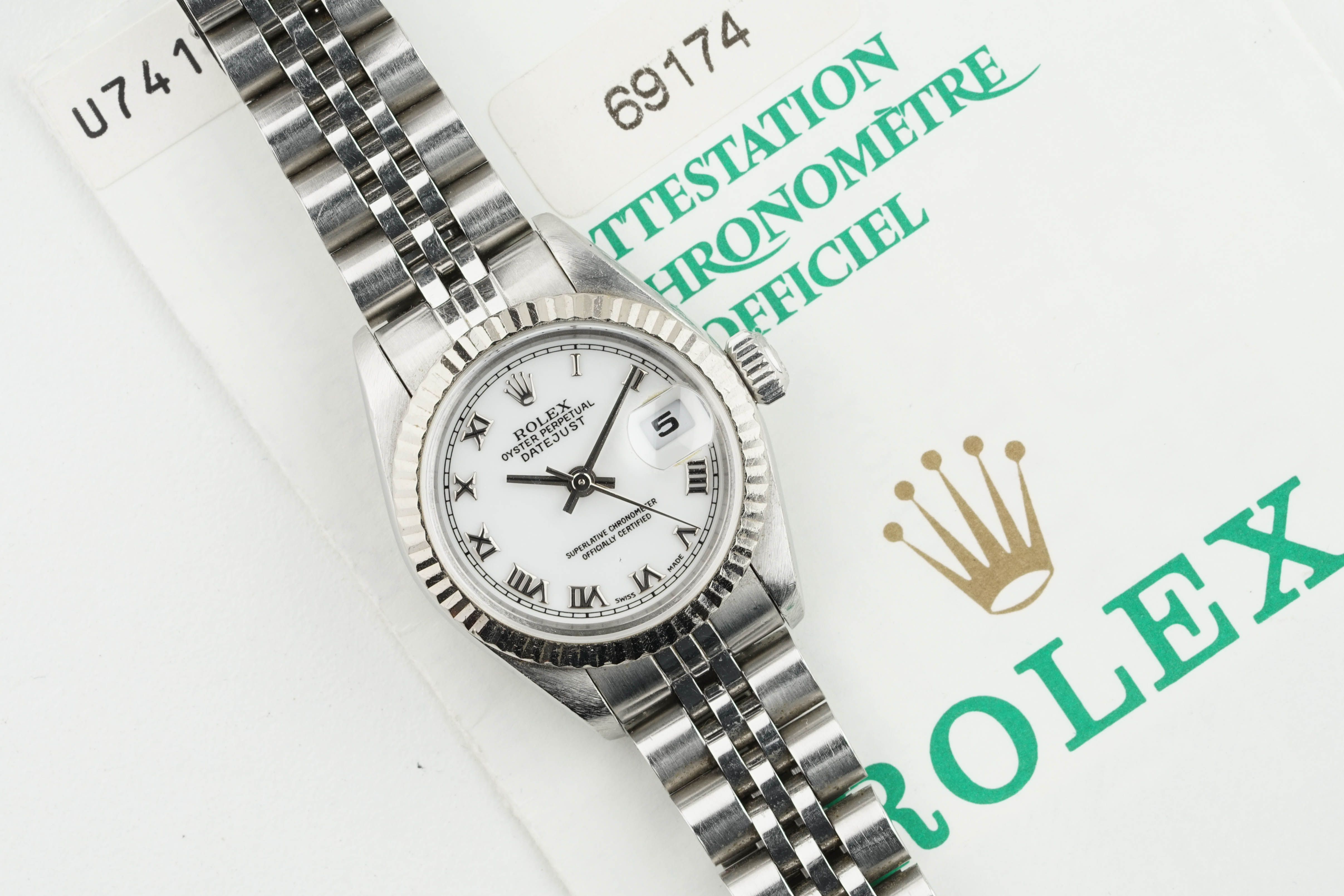 ROLEX OYSTER PERPETUAL DATEJUST W/ GUARANTEE PAPERS REF. 69174 CIRCA 1998, circular white dial