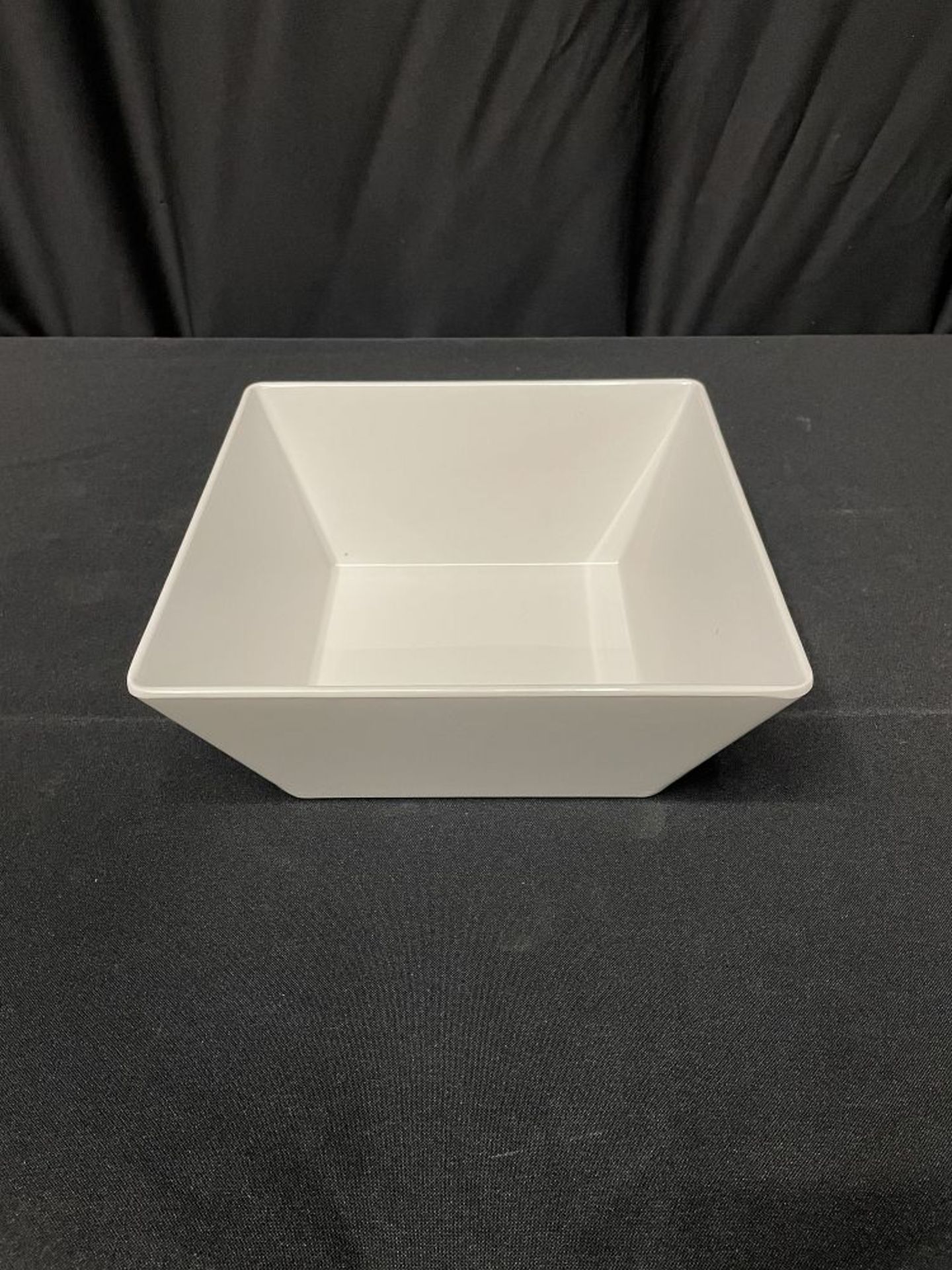 WHITE MELAMINE 9 1/2" SQ 125 OZ BOWL