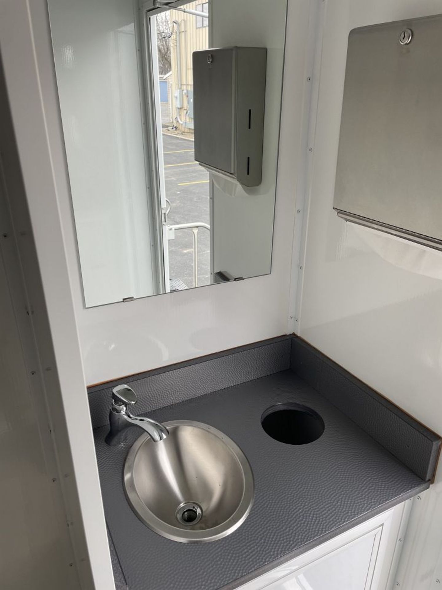 2022 LANG SPECIALTY RESTROOM TRAILER, 5 STALL - Image 17 of 18