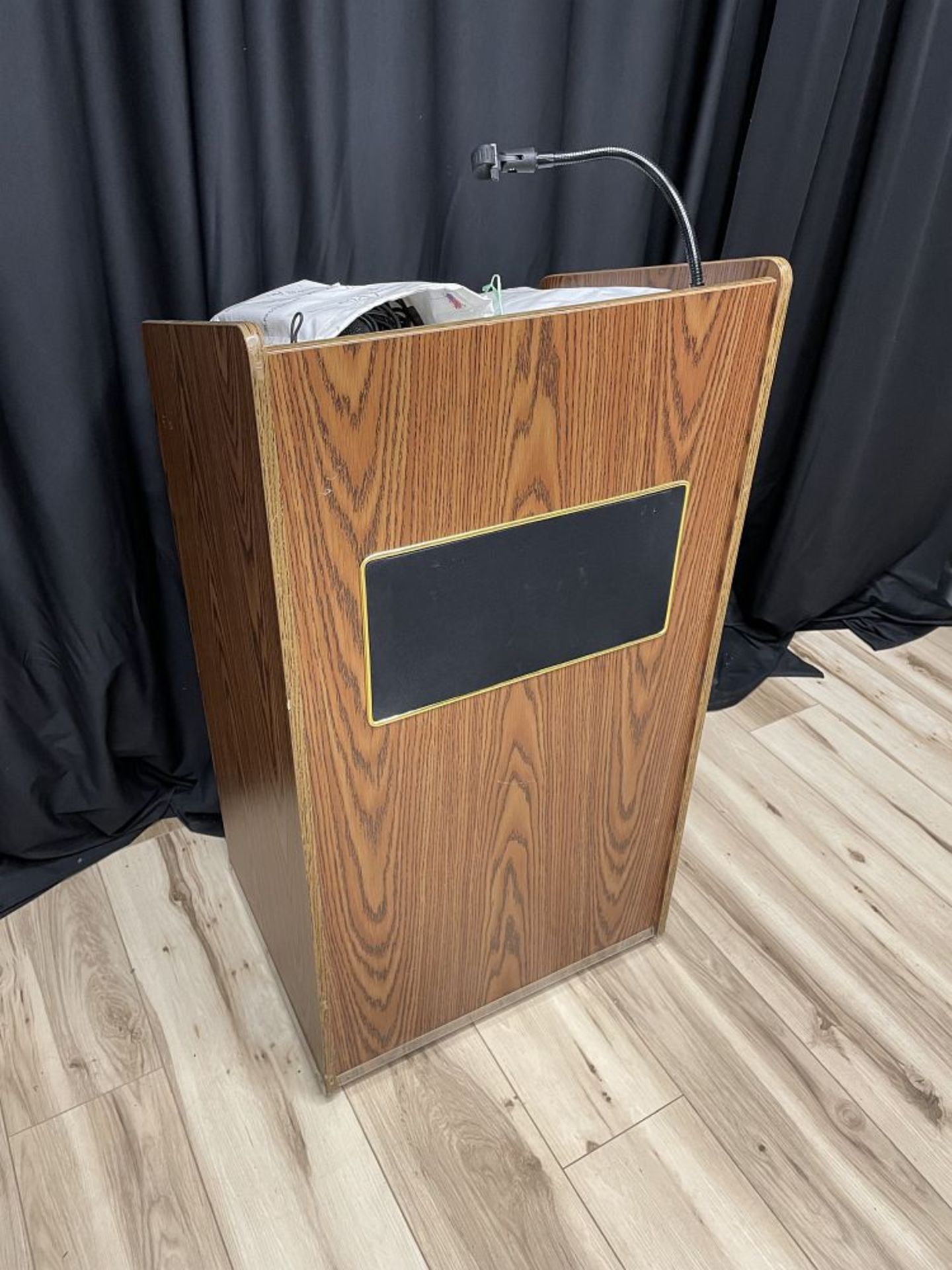 LECTERN, WITH SPEAKER/MICROPHONES