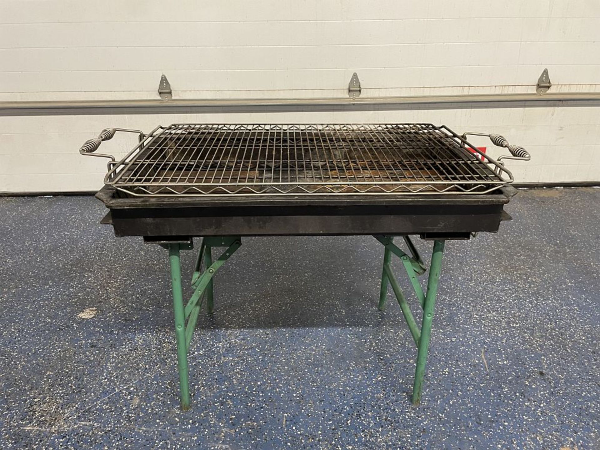 3' GRILL, CHARCOAL NOT INCLUDED