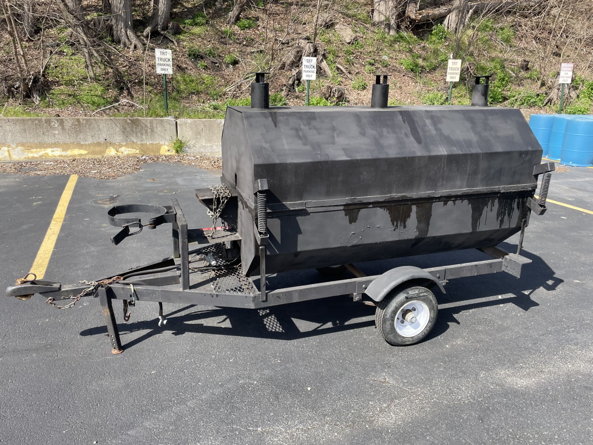 6' TOWABLE GRILL WITH LID, PROPANE NOT INCLUDED - Image 2 of 5