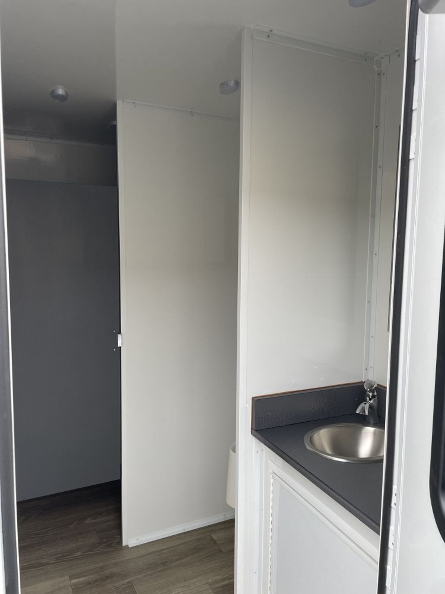 2022 LANG SPECIALTY RESTROOM TRAILER, 5 STALL - Image 14 of 18