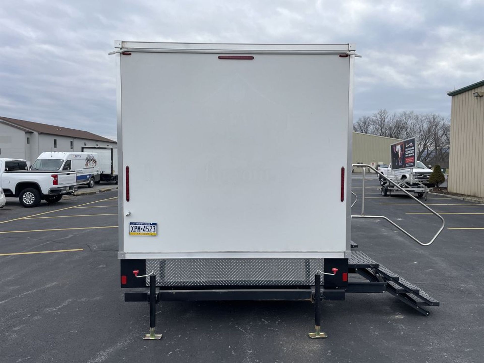 2022 LANG SPECIALTY RESTROOM TRAILER, 5 STALL - Image 4 of 18