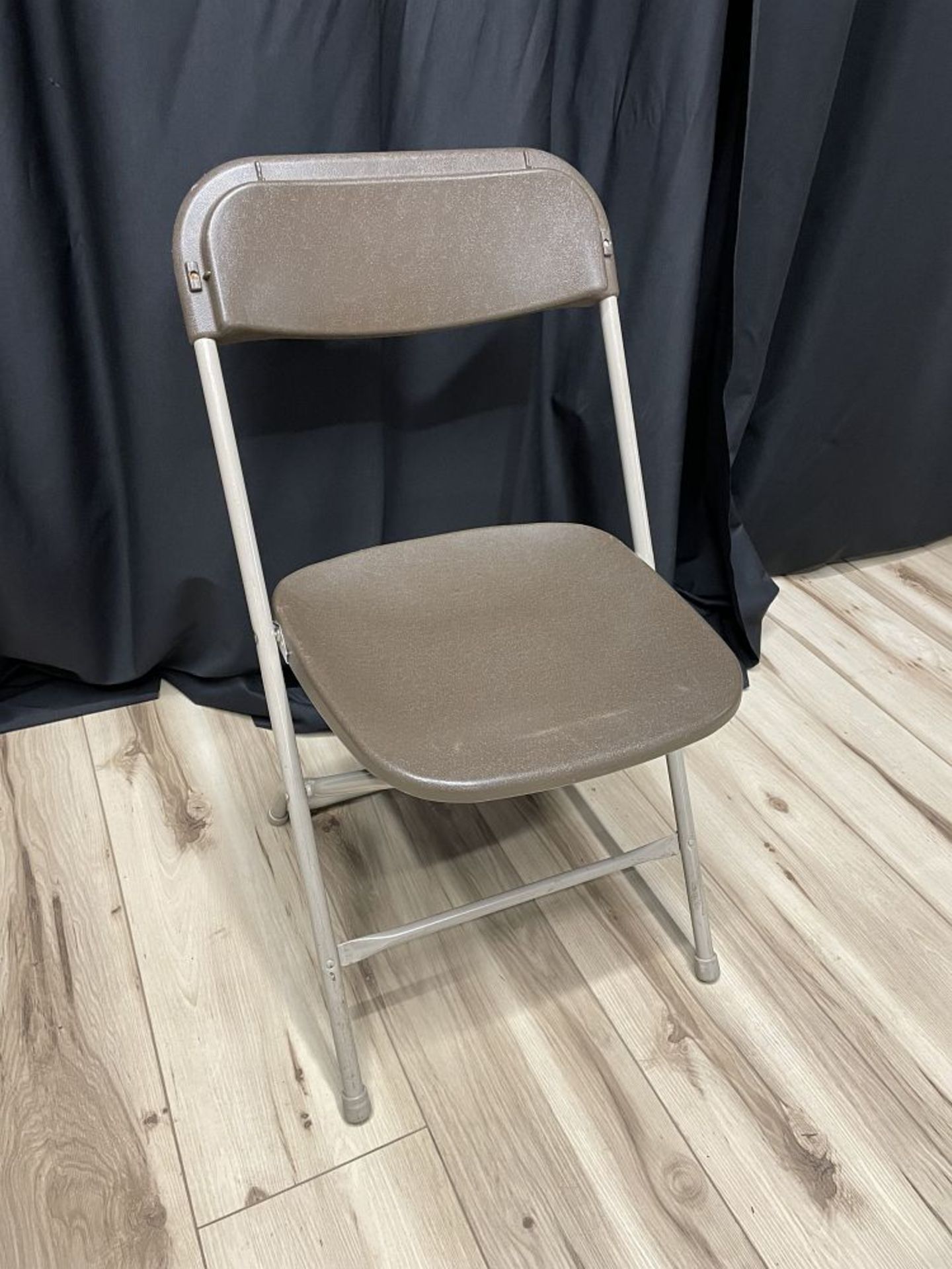 CHAIR - BROWN STND. PLASTIC/METAL