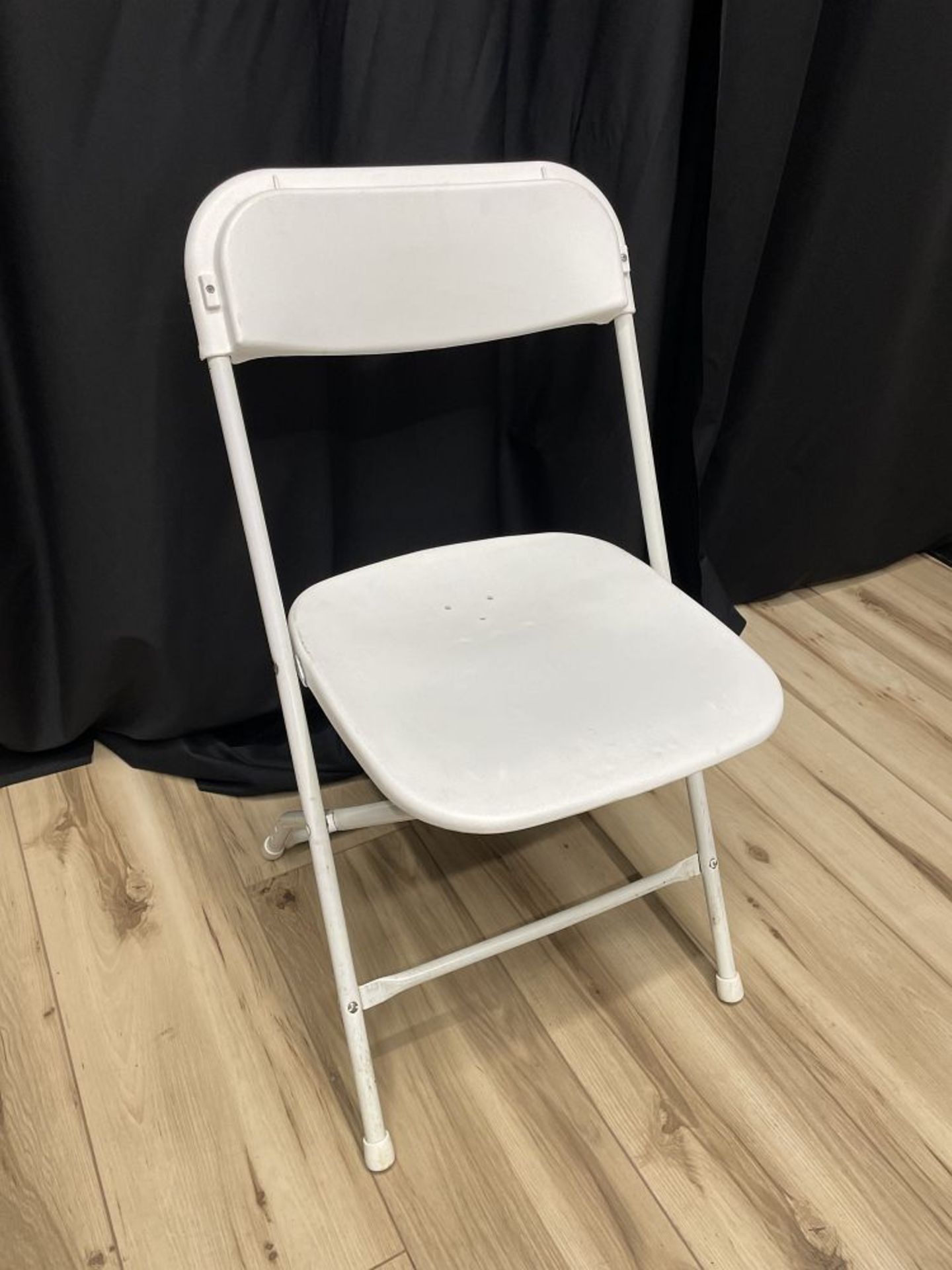 CHAIR - WHITE STND. PLASTIC/METAL