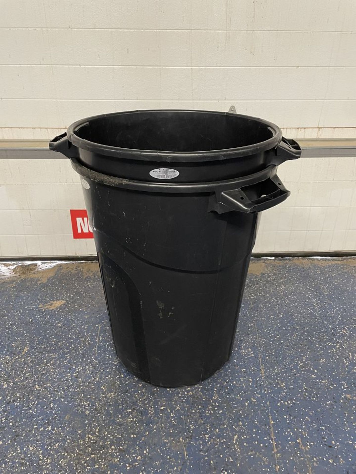 TRASH CAN