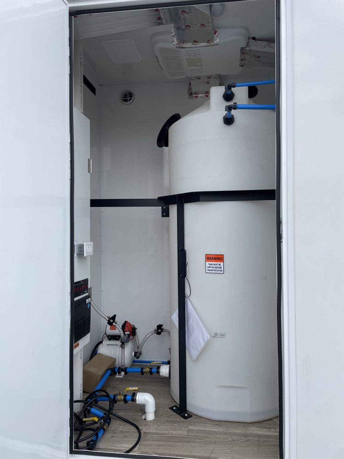 2022 LANG SPECIALTY RESTROOM TRAILER, 5 STALL - Image 18 of 18