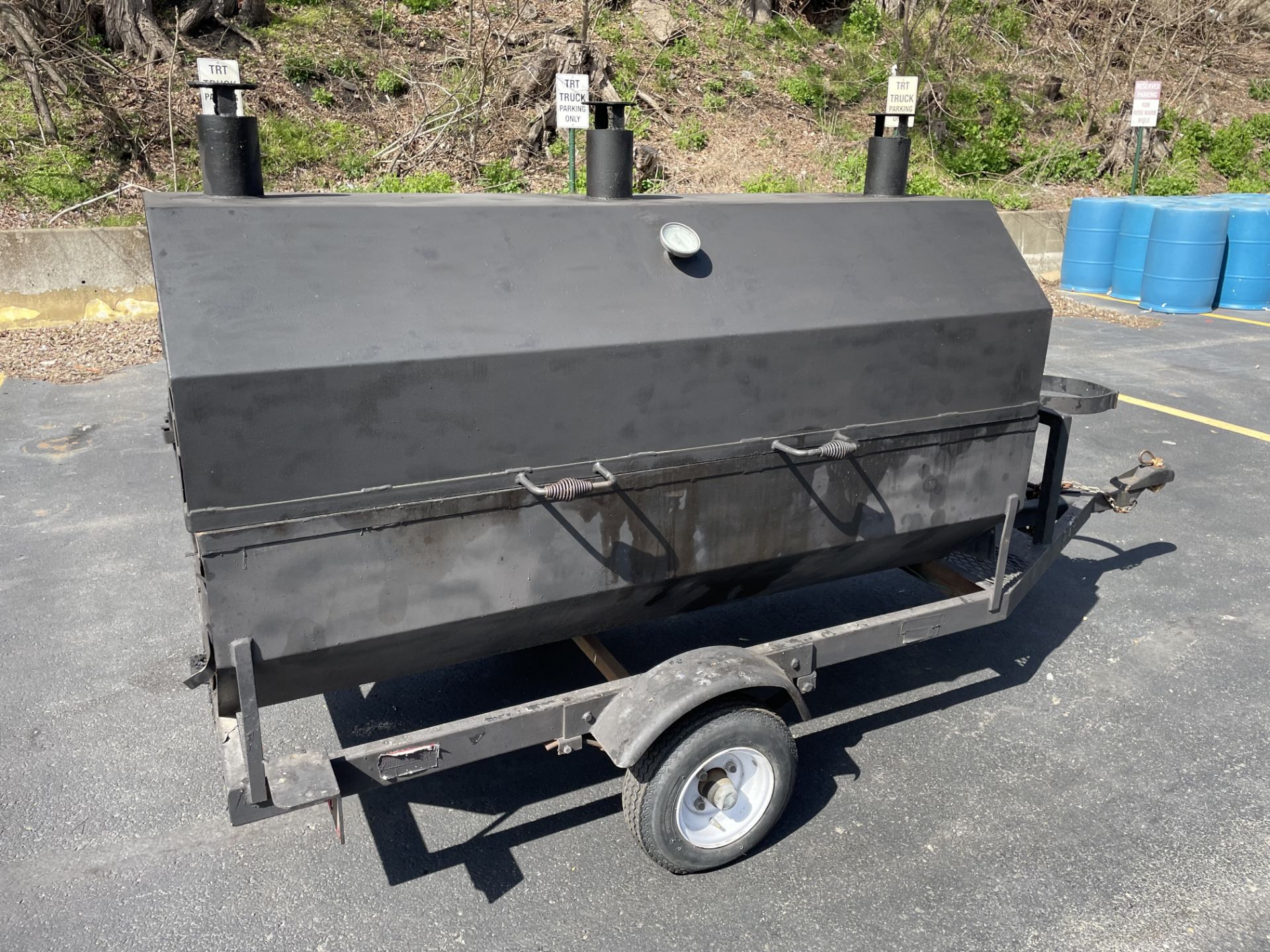 6' TOWABLE GRILL WITH LID, PROPANE NOT INCLUDED