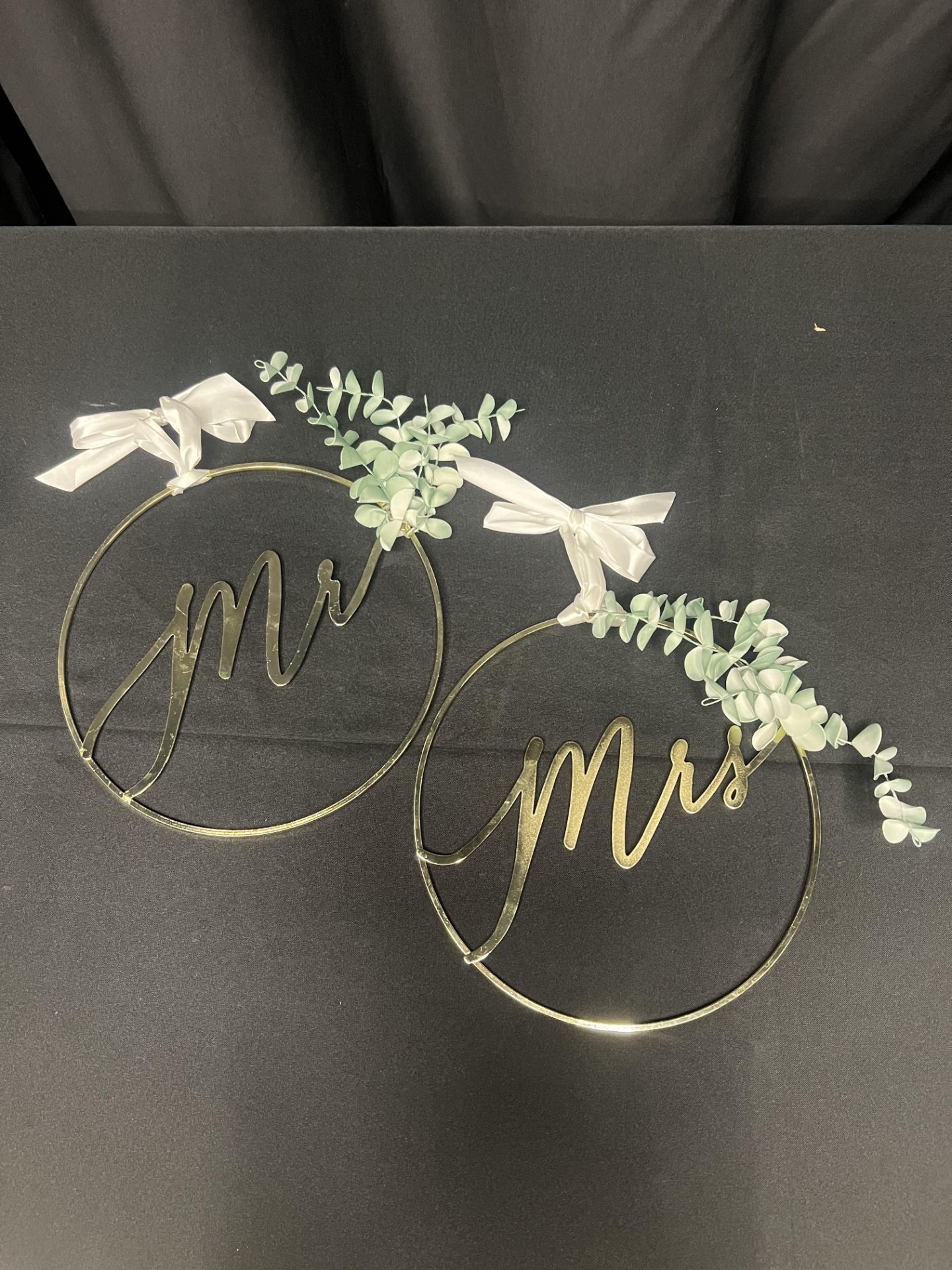 MR & MRS GOLD CHAIR SIGNS
