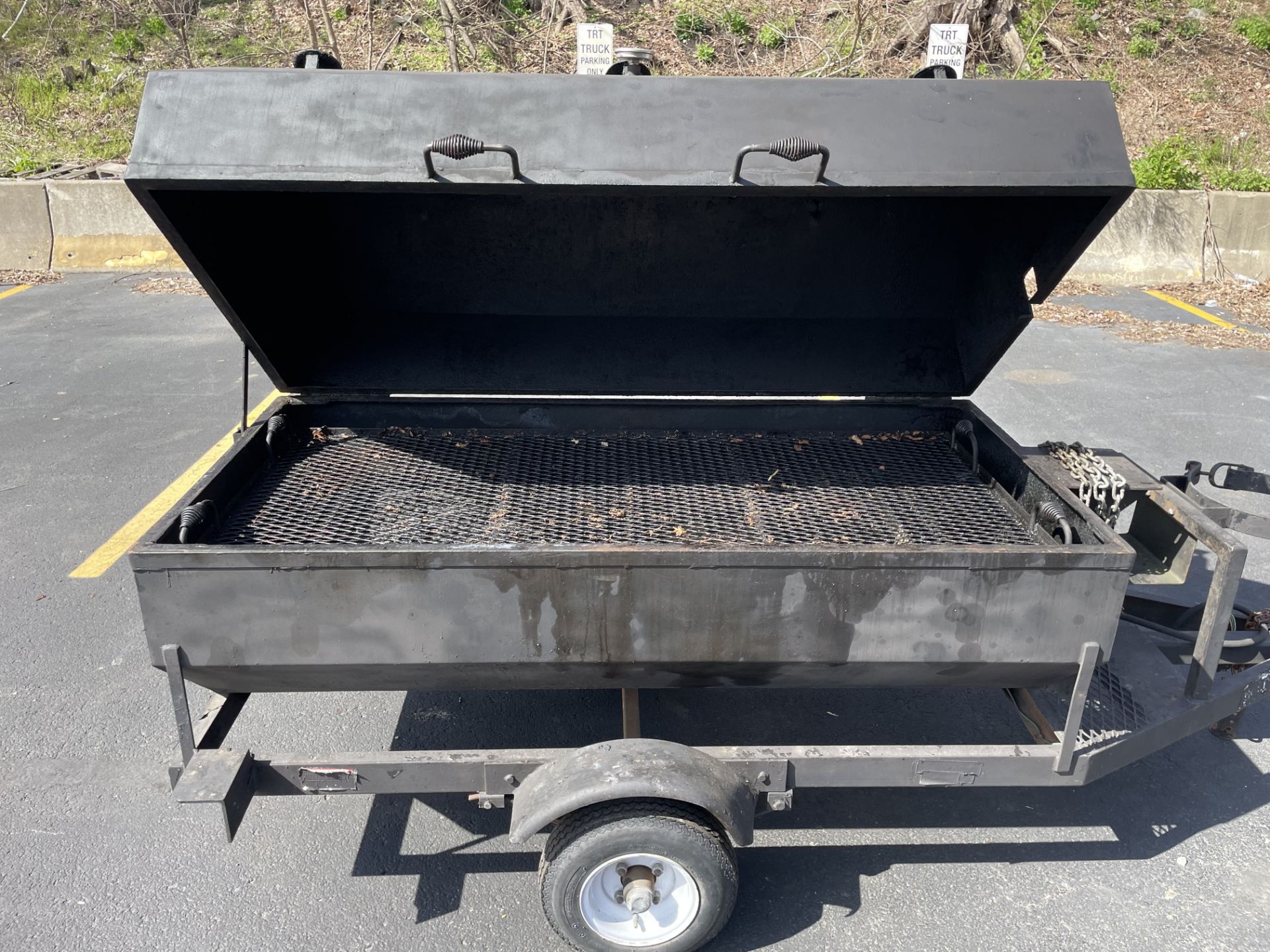 6' TOWABLE GRILL WITH LID, PROPANE NOT INCLUDED - Image 5 of 5