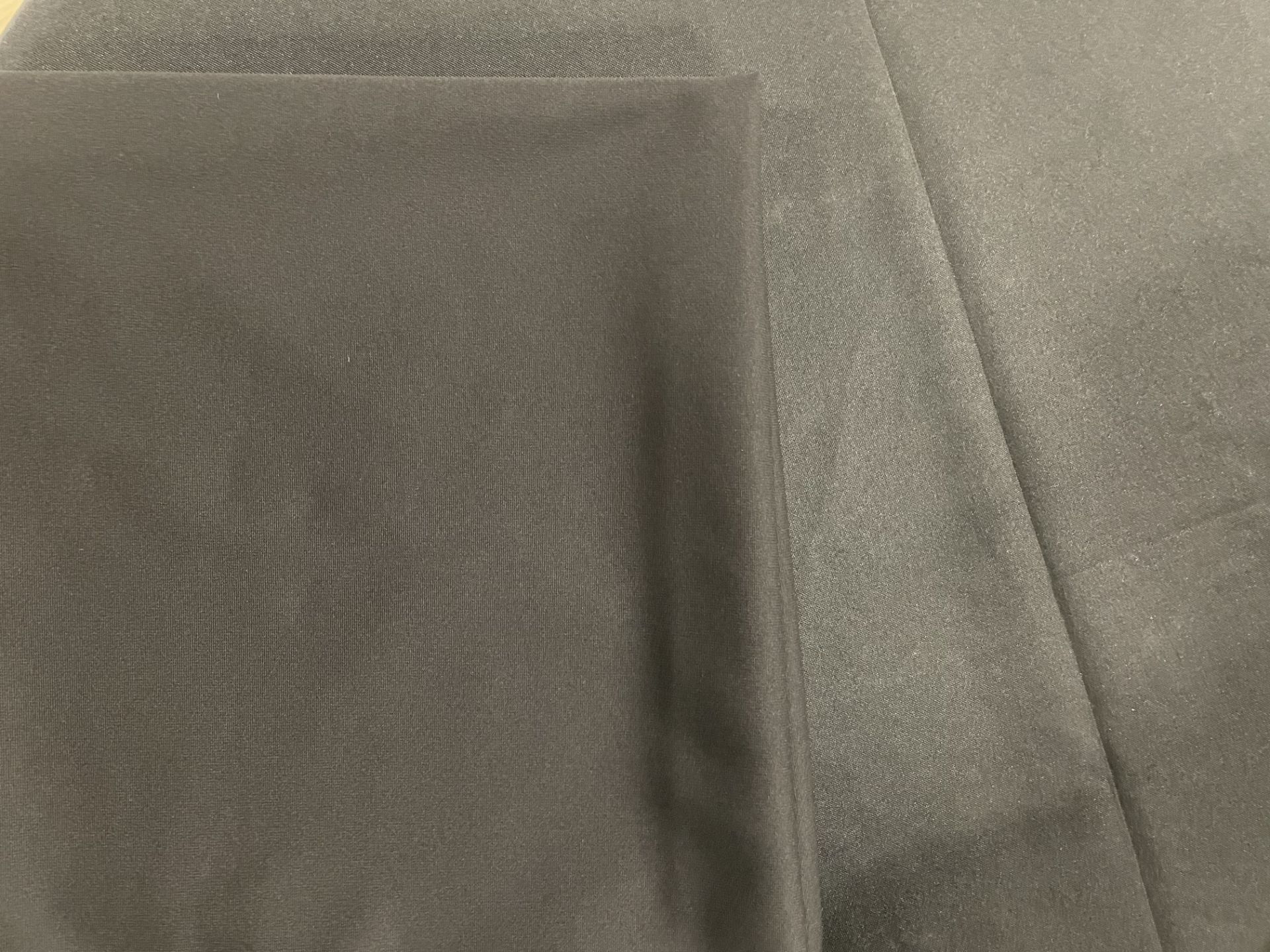 TABLECLOTH BLACK 120" RND. POLY