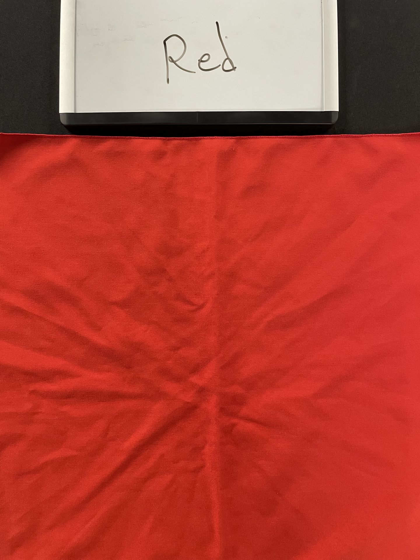 TABLECLOTH RED 90" RND POLY