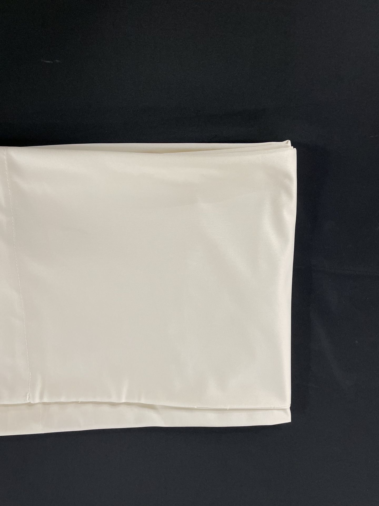 TABLECLOTH WHITE 72"X72" POLY
