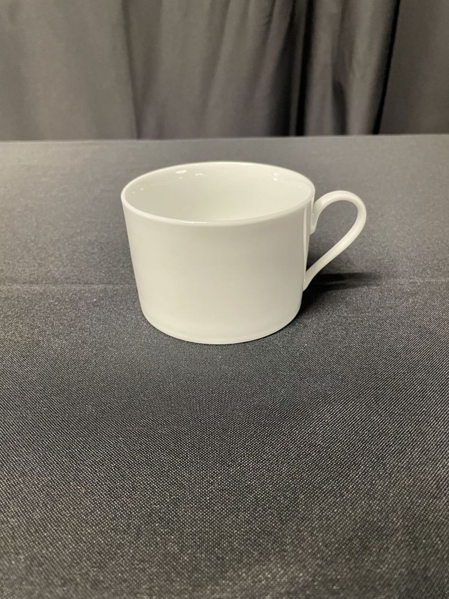 WHITE ROUND CUP 3 3/8", 8 OZ.