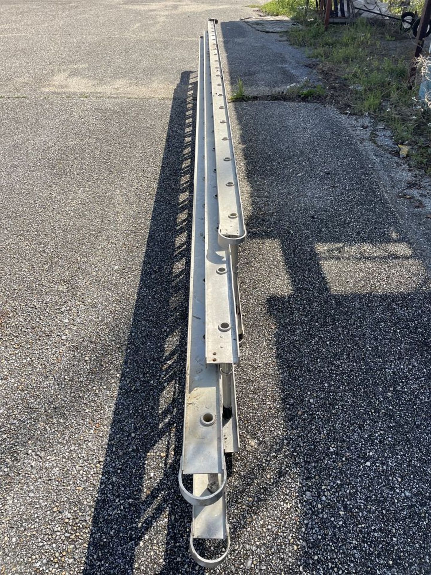 60ft Aluminum Extension Ladder - Image 2 of 2
