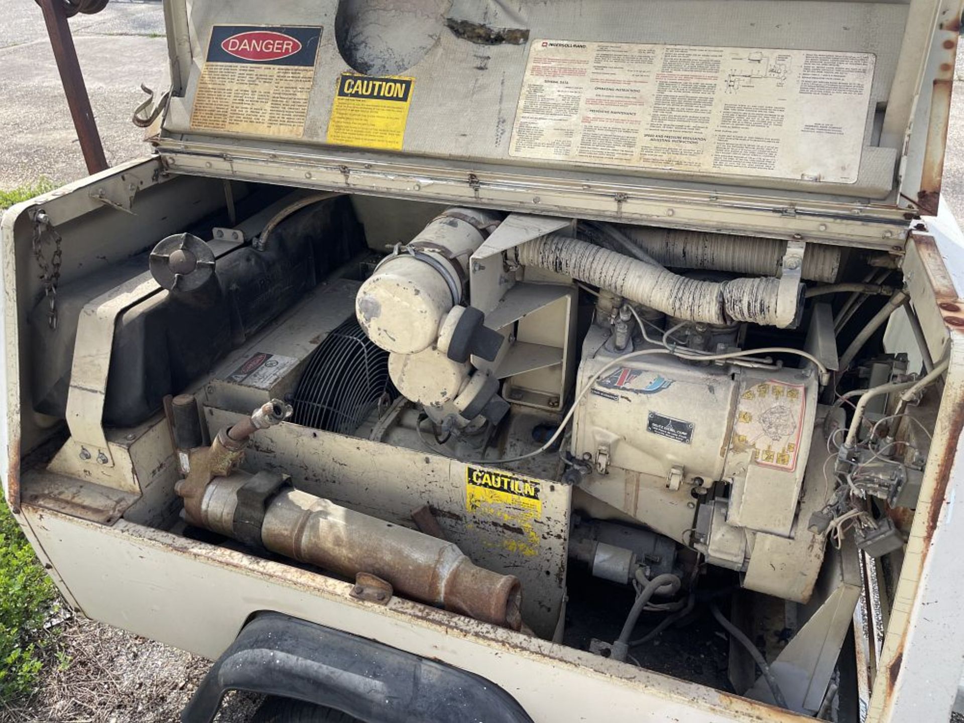 Ingersoll Rand 100L Towable Air Compressor (diesel)- not running - Image 3 of 6