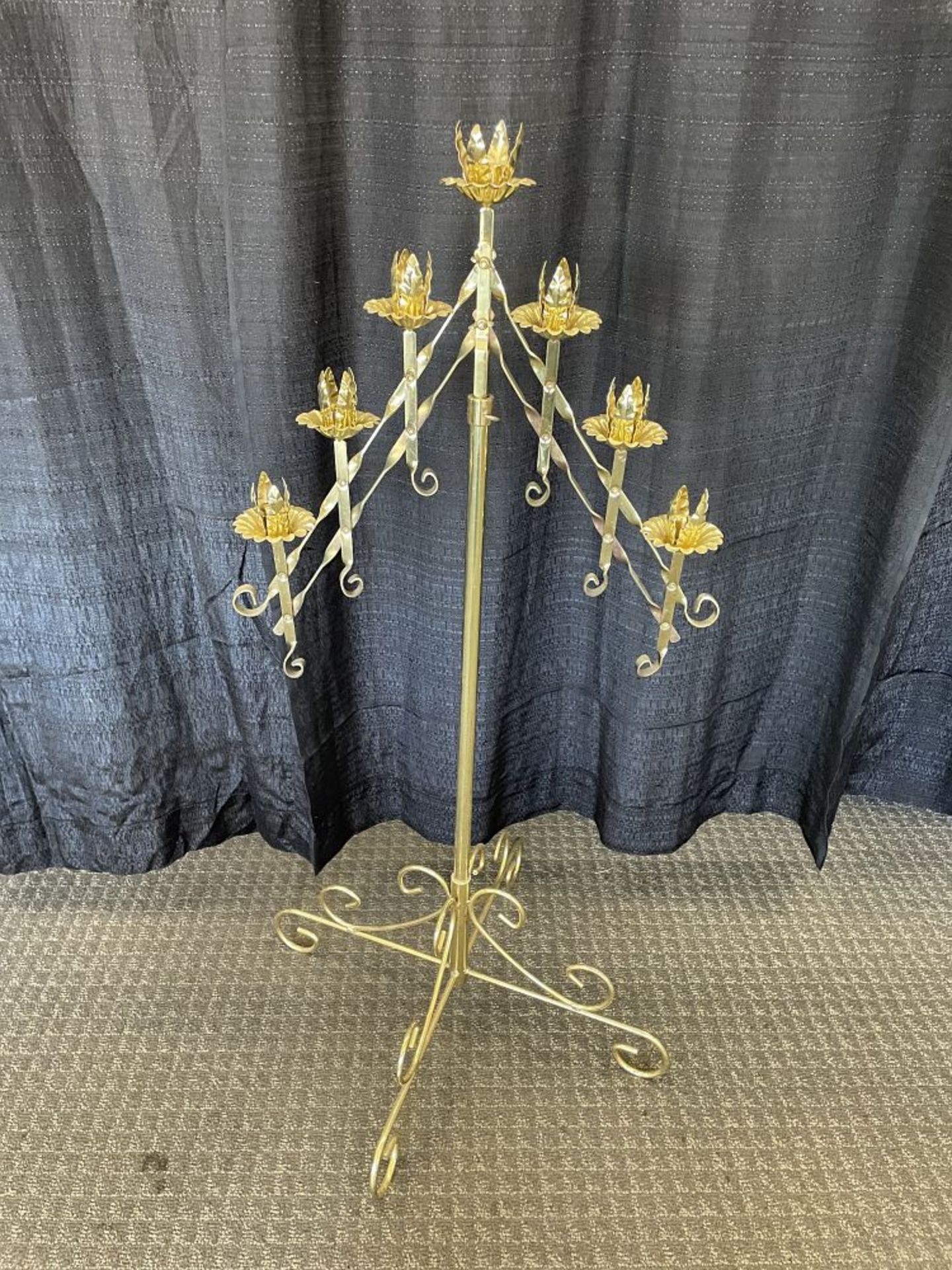 7-candle arrow Candelabra, Gold