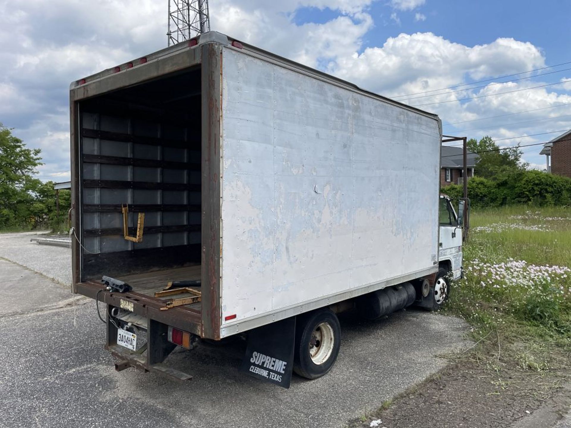 GMC Box Truck for Parts - Image 9 of 9