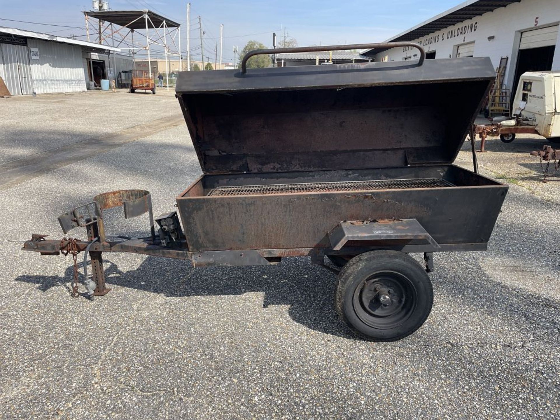 Towable Propane Grill (needs repair) - Image 2 of 3