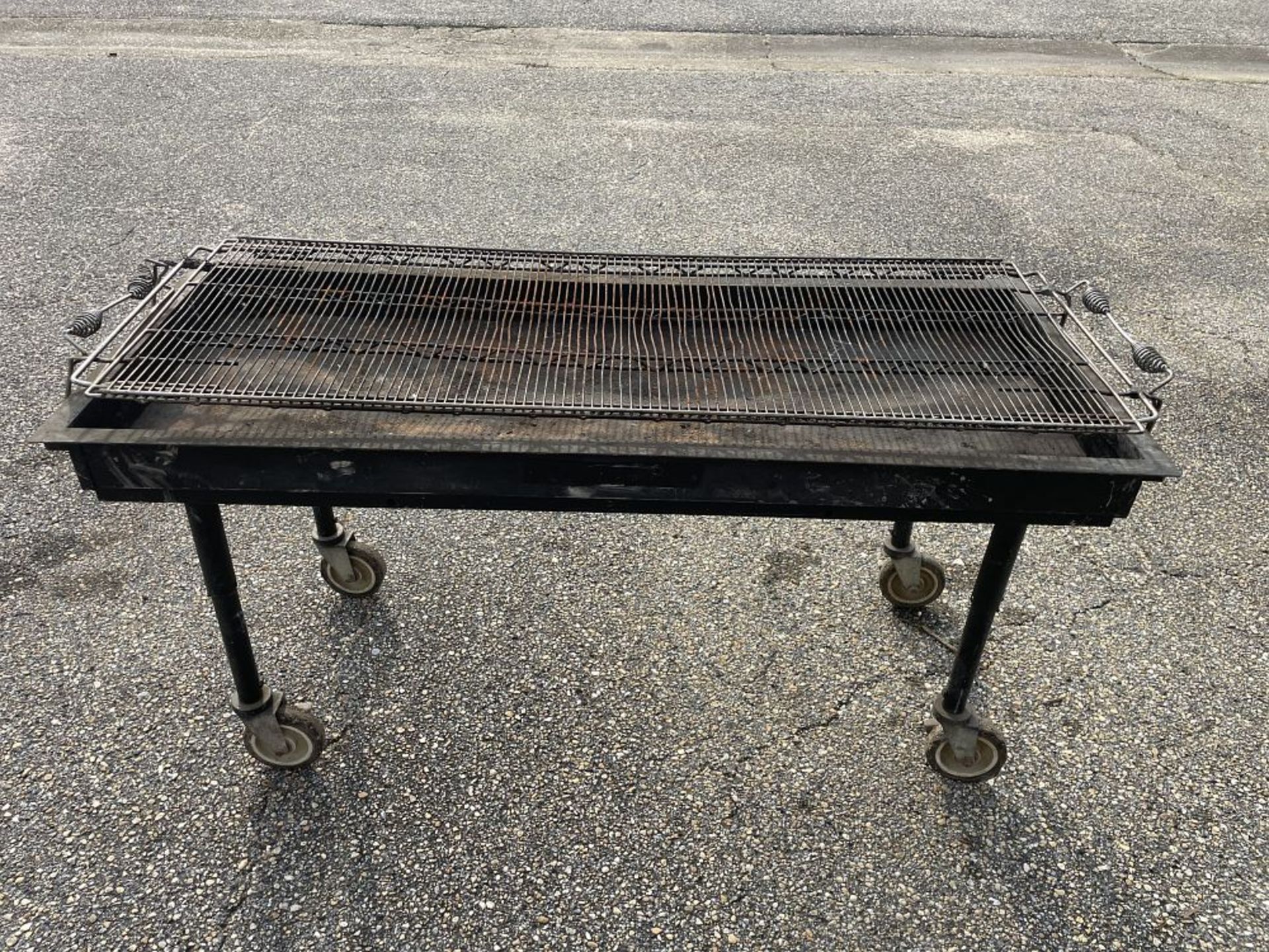 Charcoal Grill w/ collapsible legs