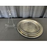 22, 20, 18in Graduated Rd Hammered Tray Set w/ stand