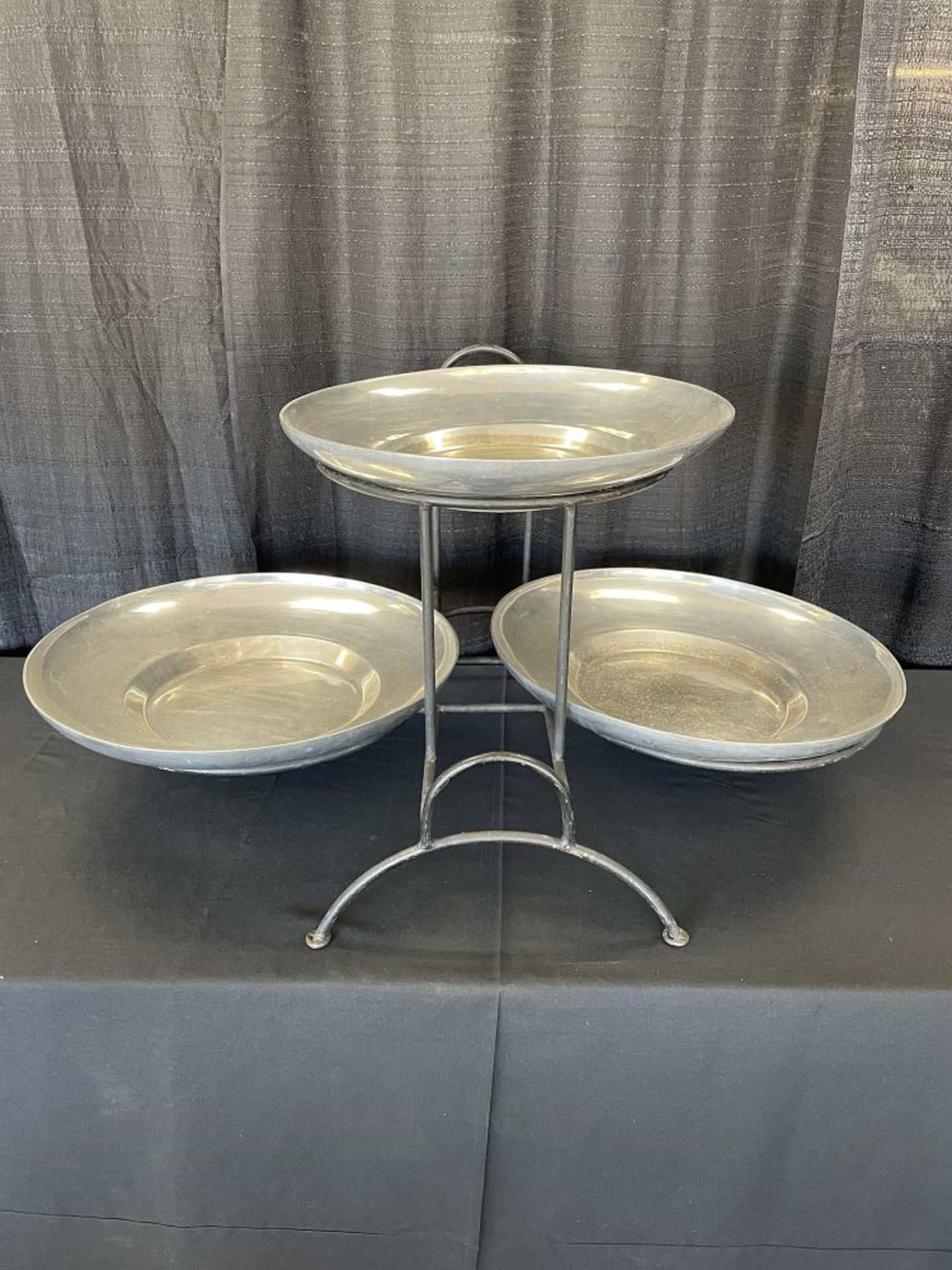 21" 3-tier Round Metal Tray w/ Stand