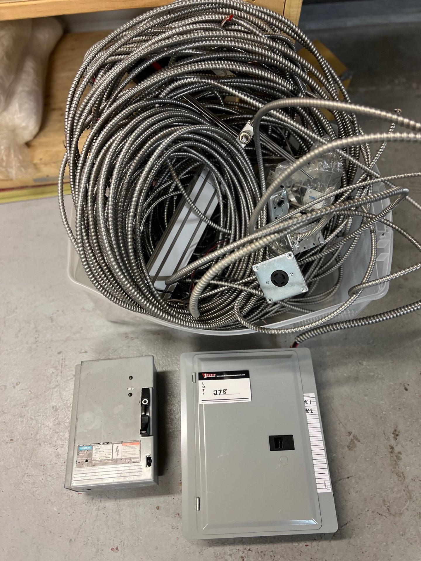 LOT/WIRES, SIEMENS DISCONNECT, ETC. - Image 4 of 5