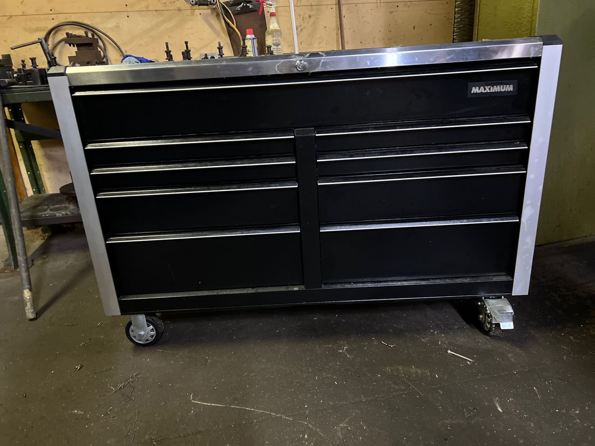 53.5" X 18.5" X 38" HEIGHT, MAXIMUM TOOLS CHEST ON WHEELS - Image 3 of 5