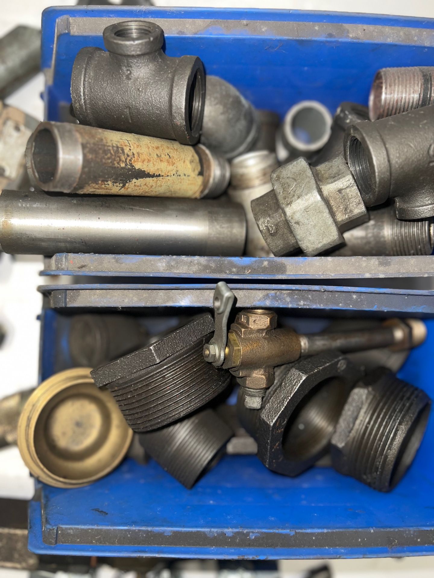 LOT/ASSORTED HYDRAULIC FITTINGS