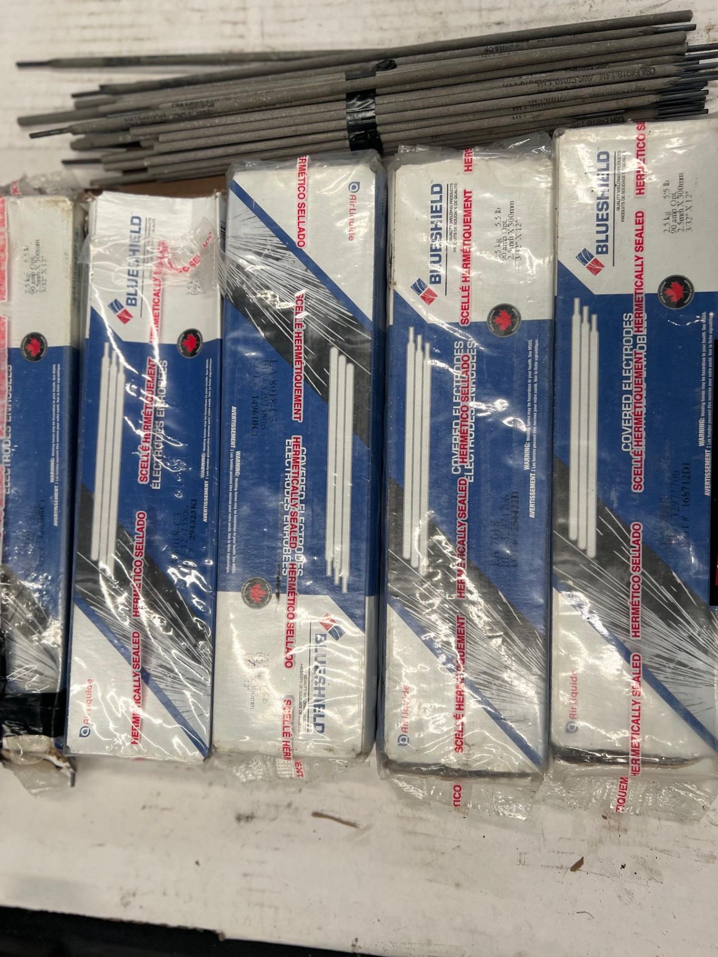 LOT/BLUESHIELD COVERER ELECTRODES WELDING RODS, MODEL LA 8018- C3, 6 BUNDLES