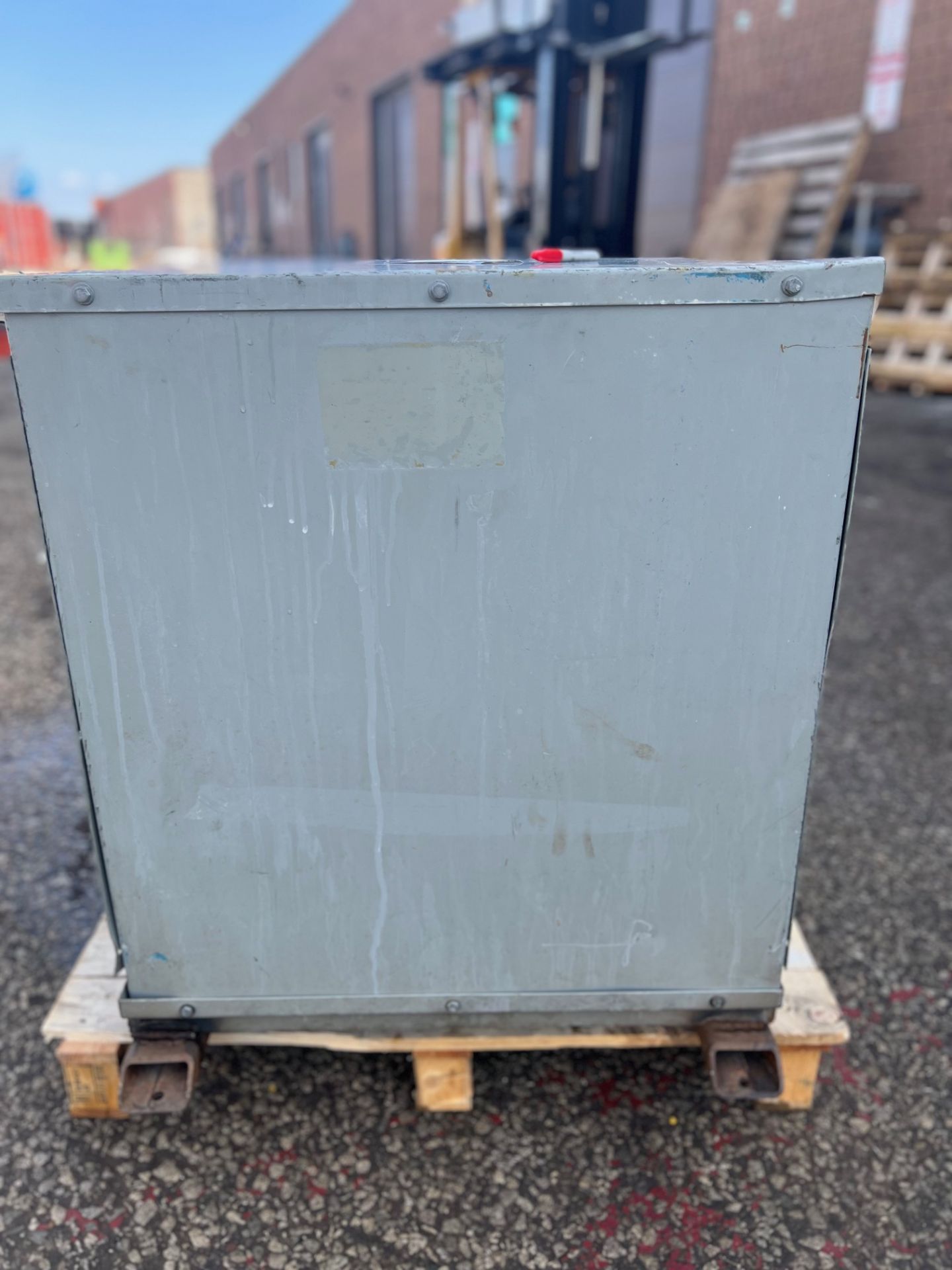 REX MANUFACTURING TRANSFORMER, KVA 118, 3 PHASE, WEIGHT 940LBS - Image 3 of 3