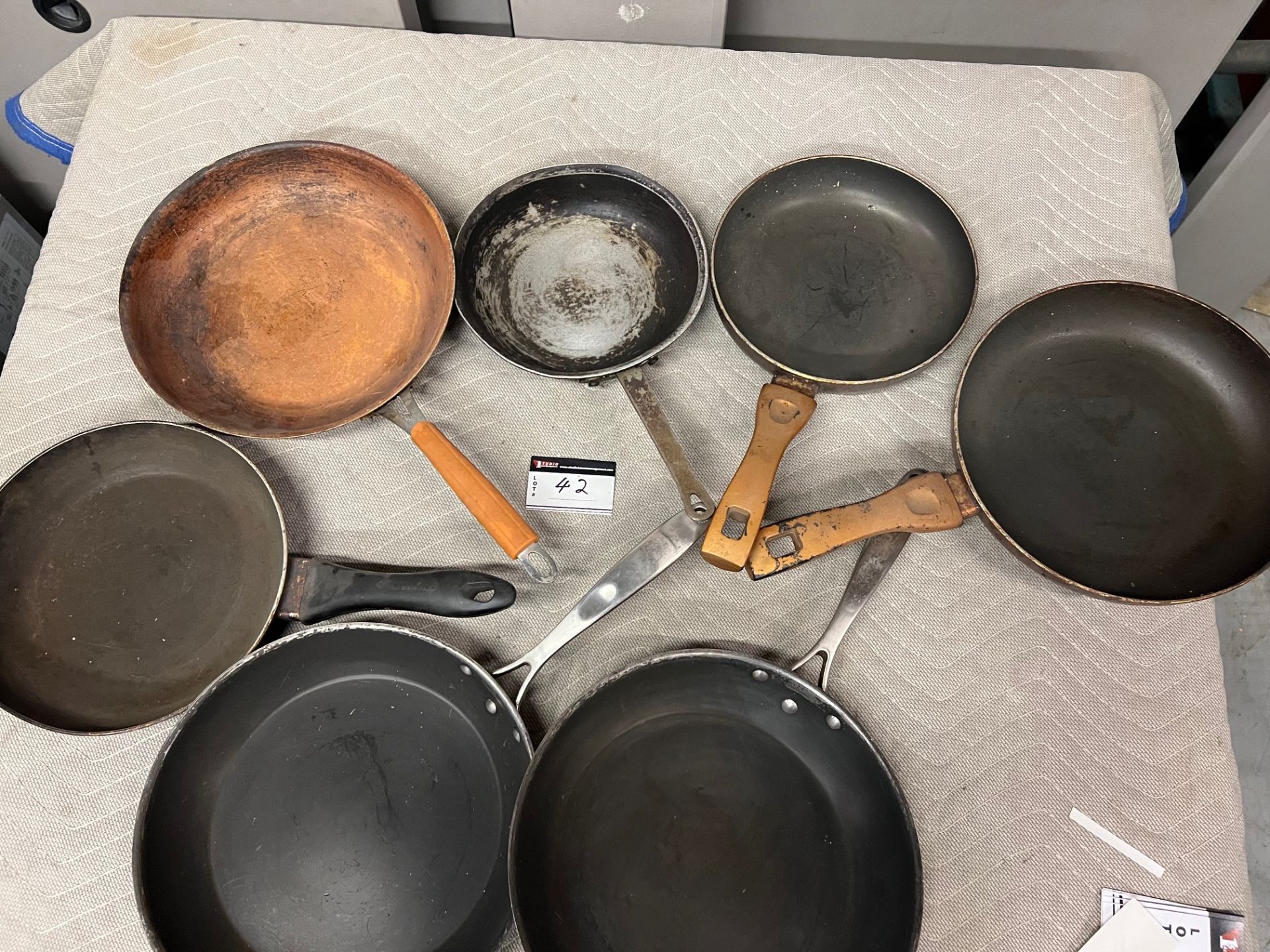 LOT/ 7 FRYING PANS - Image 2 of 3