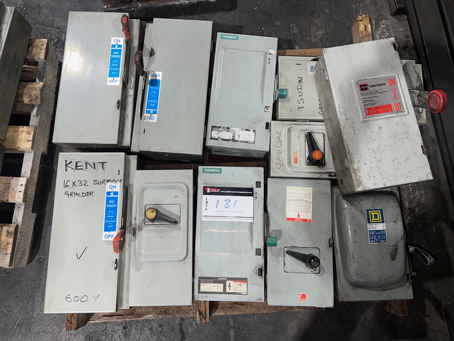 LOT/VARIOUS 30 AMP FUSIBLE DISCONNECTS, QTY 11