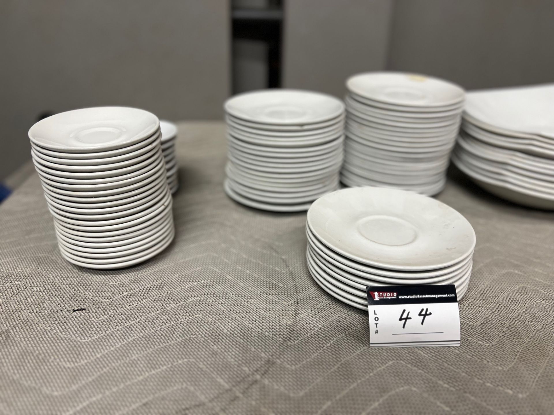 LOT/ ASSORTED PLATES, 11 PLATES, 60 SAUCERS