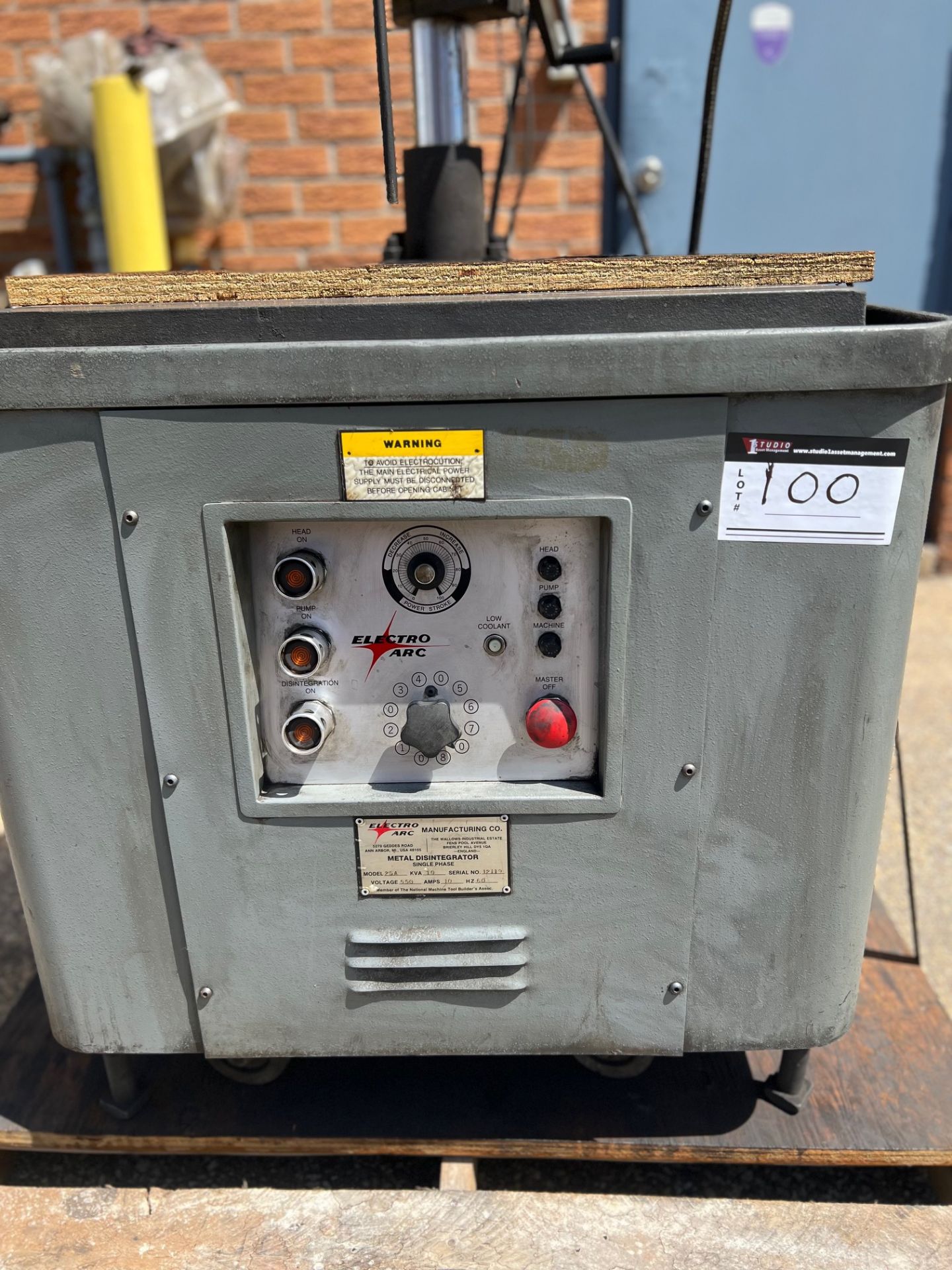 ELECTRO ARC METAL DISINTEGRATOR, SINGLE PHASE, MODEL 26A, KVA 10, VOLTS 550 - Image 2 of 6