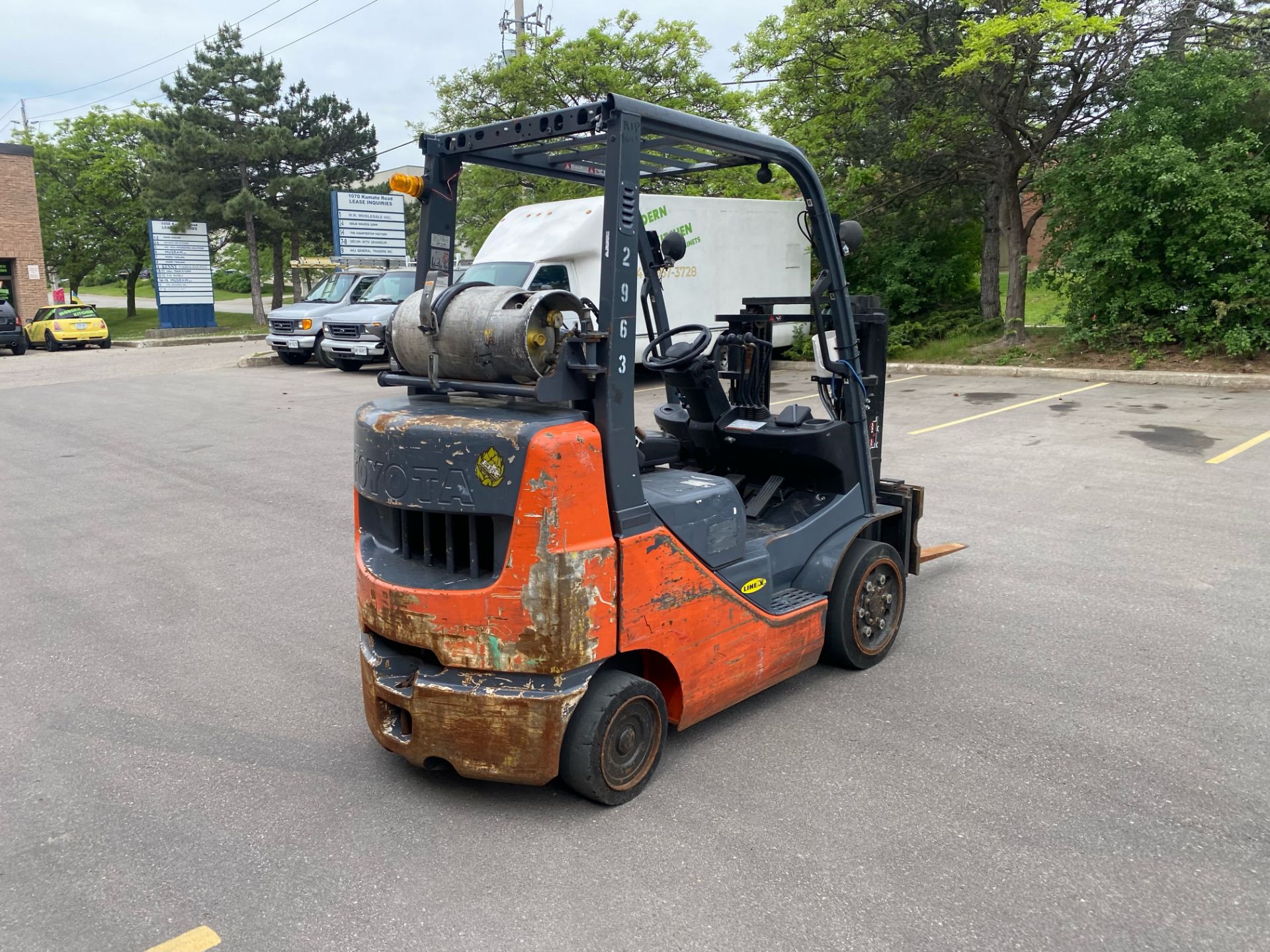 TOYOTA PROPANE FORKLIFT, MODEL 8FGCU25, SERIAL 73682, SIDE SHIFTER - Image 3 of 9