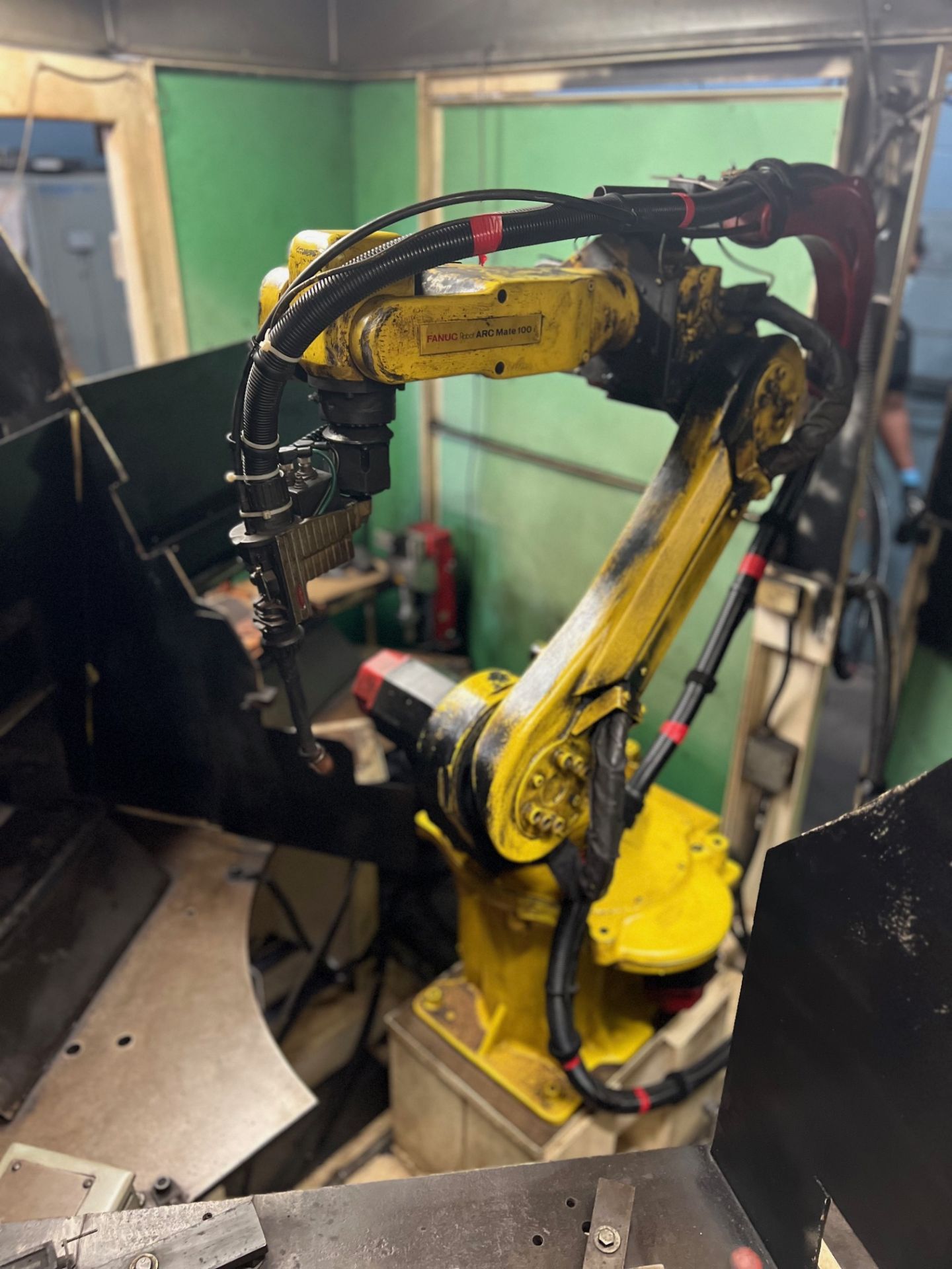 FANUC ROBOT, ARC MATE 100 FRONIUS WELDER, MODEL -TRANSPULSE SYNERGIC 4000 - Image 2 of 13