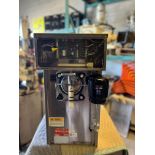 FROZEN BEVERAGE MACHINE WITH WARING BLENDER