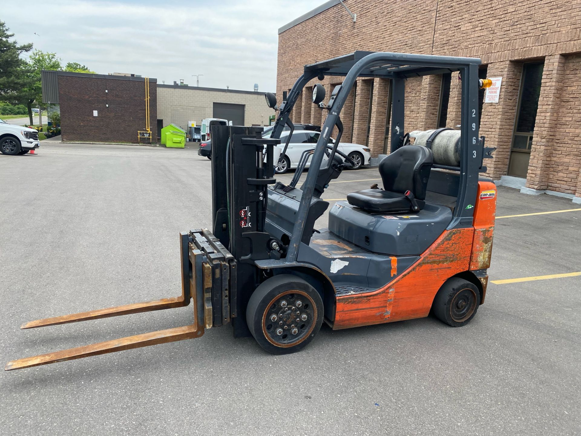 TOYOTA PROPANE FORKLIFT, MODEL 8FGCU25, SERIAL 73682, SIDE SHIFTER