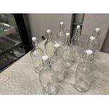 LOT/10(1 QUART) SERVABLE GLASS WATER CONTAINERS