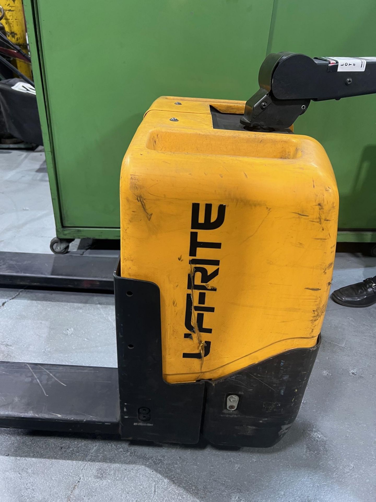 LIFTRITE MOBILE LIFT TRUCK, MODEL -LET 1300, RATED TO LIFT 1300 KG (2600 LBS)