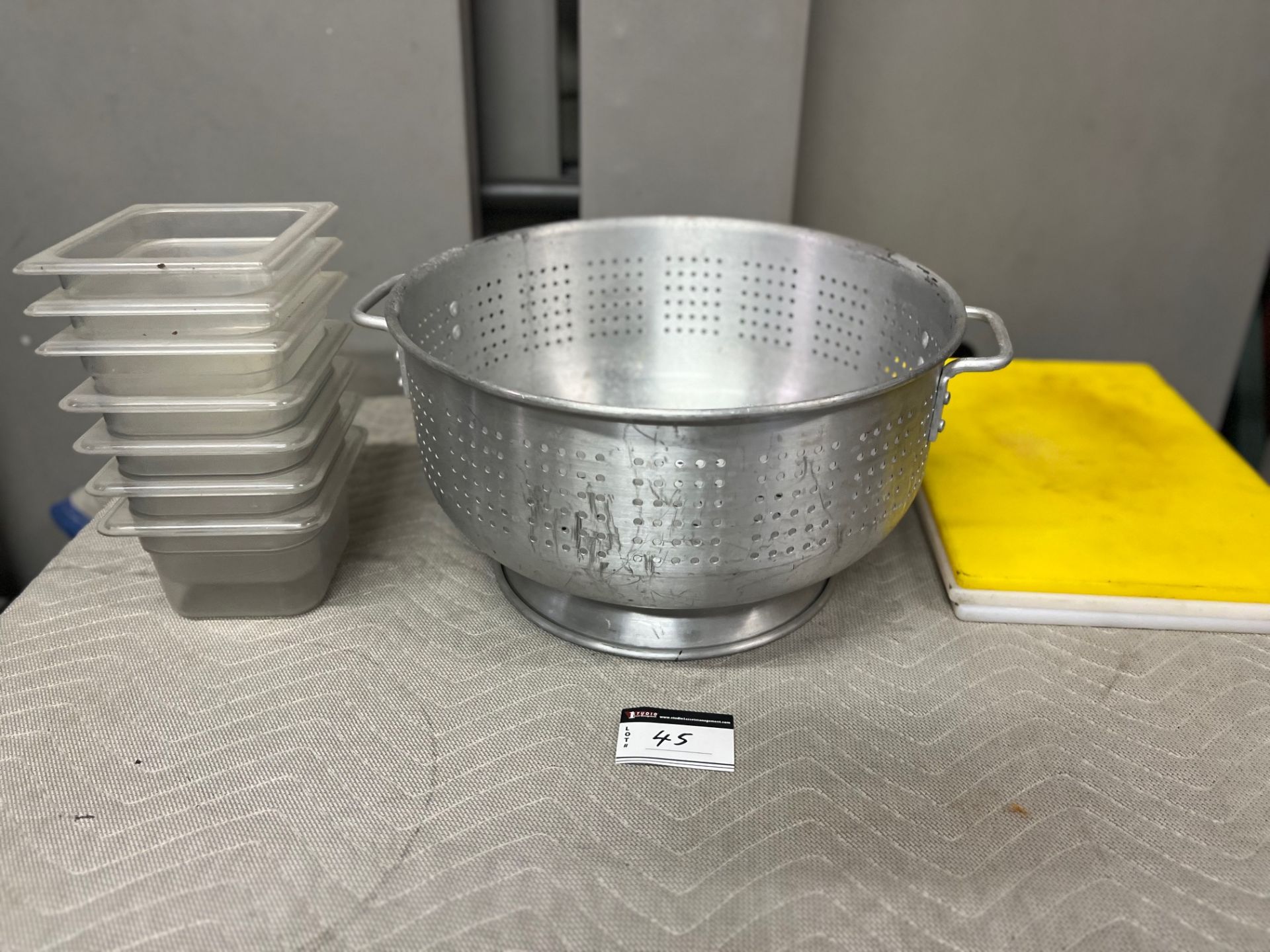 VALUE LOT/CONSISTING OF, ALUMINUM STRAINER 16"X9.5 DEEP, 3 CUTTING BOARDS 18"X 12", 8 PLASTIC INSERT