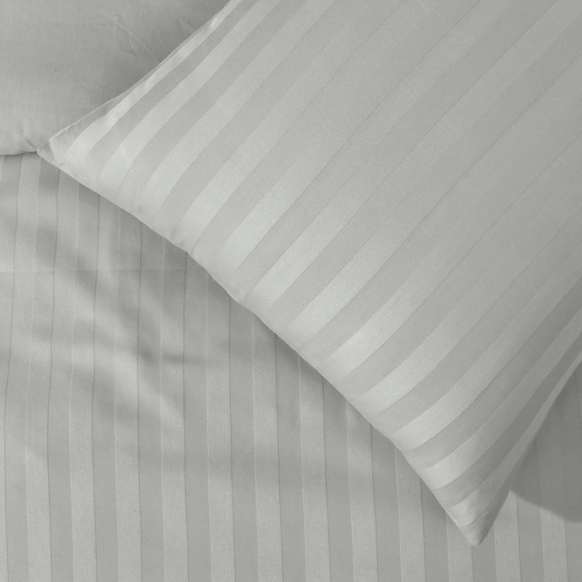 7x NEW & PACKAGED SLEEPDOWN Hotel Collection 225 Thread Count Satin Stripe DOUBLE Duvet Set - - Image 2 of 3