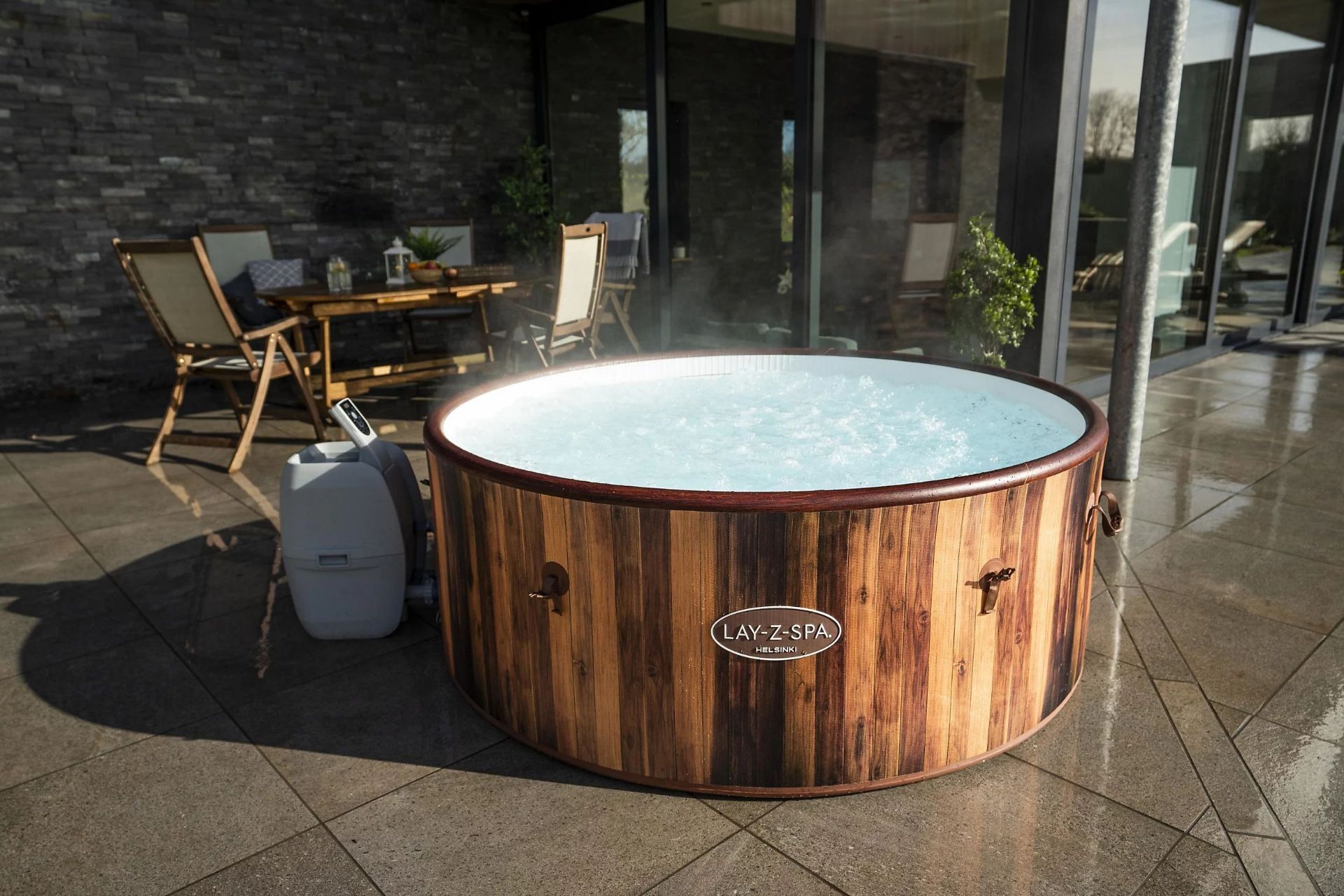 PALLET TO INCLUDE 3 X NEW & BOXED LAY-Z-SPA Helsinki 7 Person Hot Tub. RRP £919.99. This Nordic - Image 5 of 5