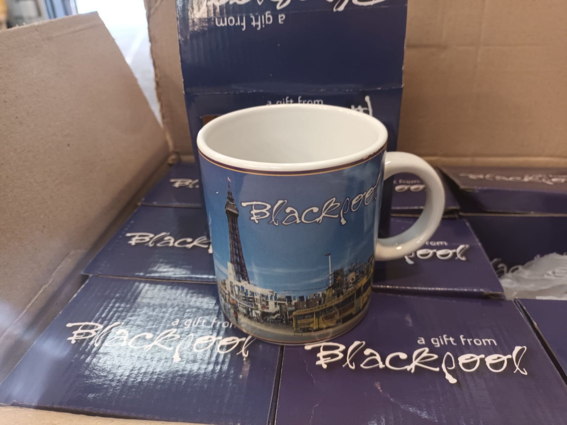 PALLET TO CONTAIN 720 X BRAND NEW BLACKPOOL SOUVENIR MUGS DB - Image 2 of 2