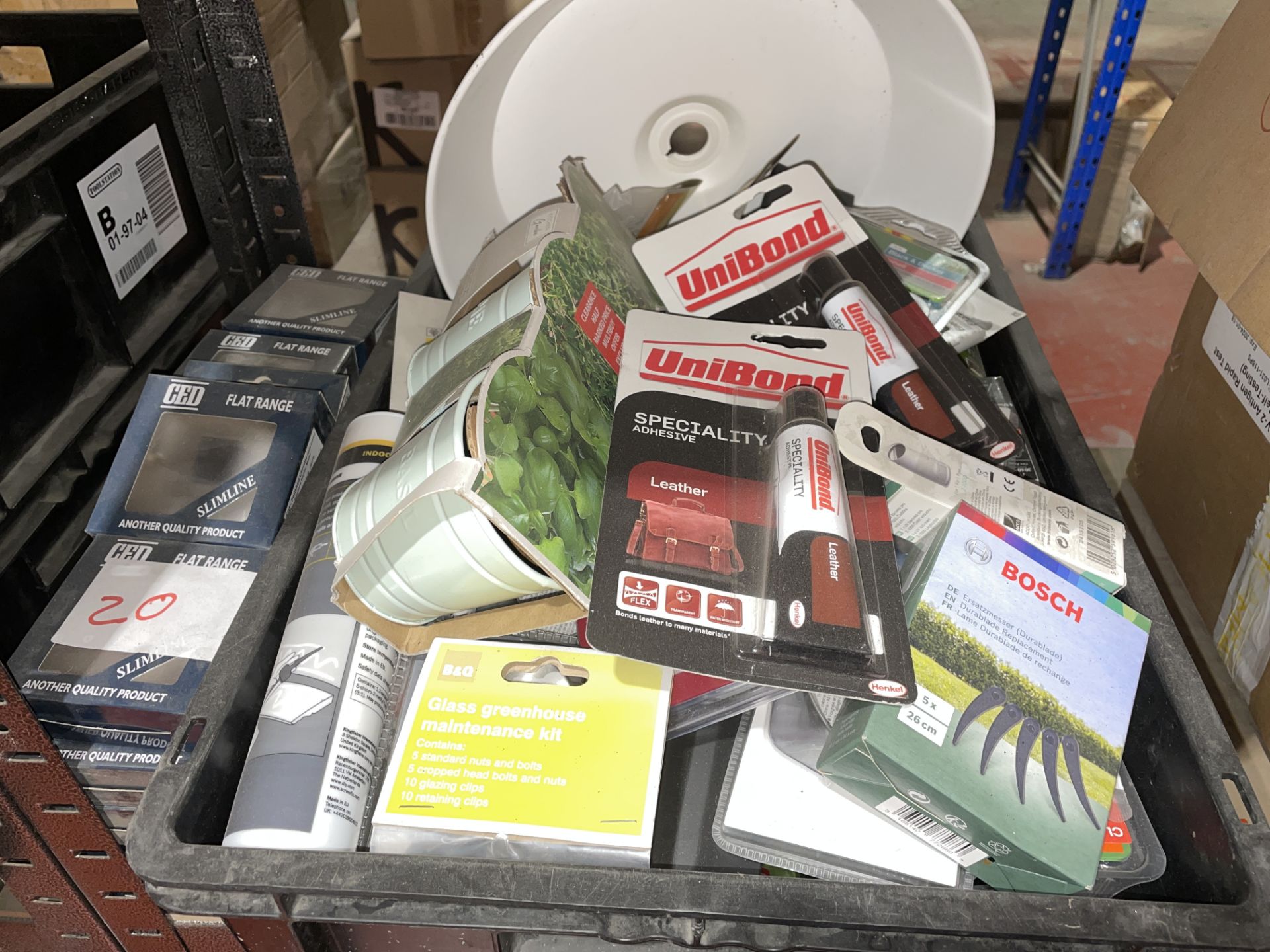 LARGE MIXED LOT TO INCLUDE TELEPHONE SOCKETS, UNIBOND, BOSCHE ACCESSORIES ETC. (P4)