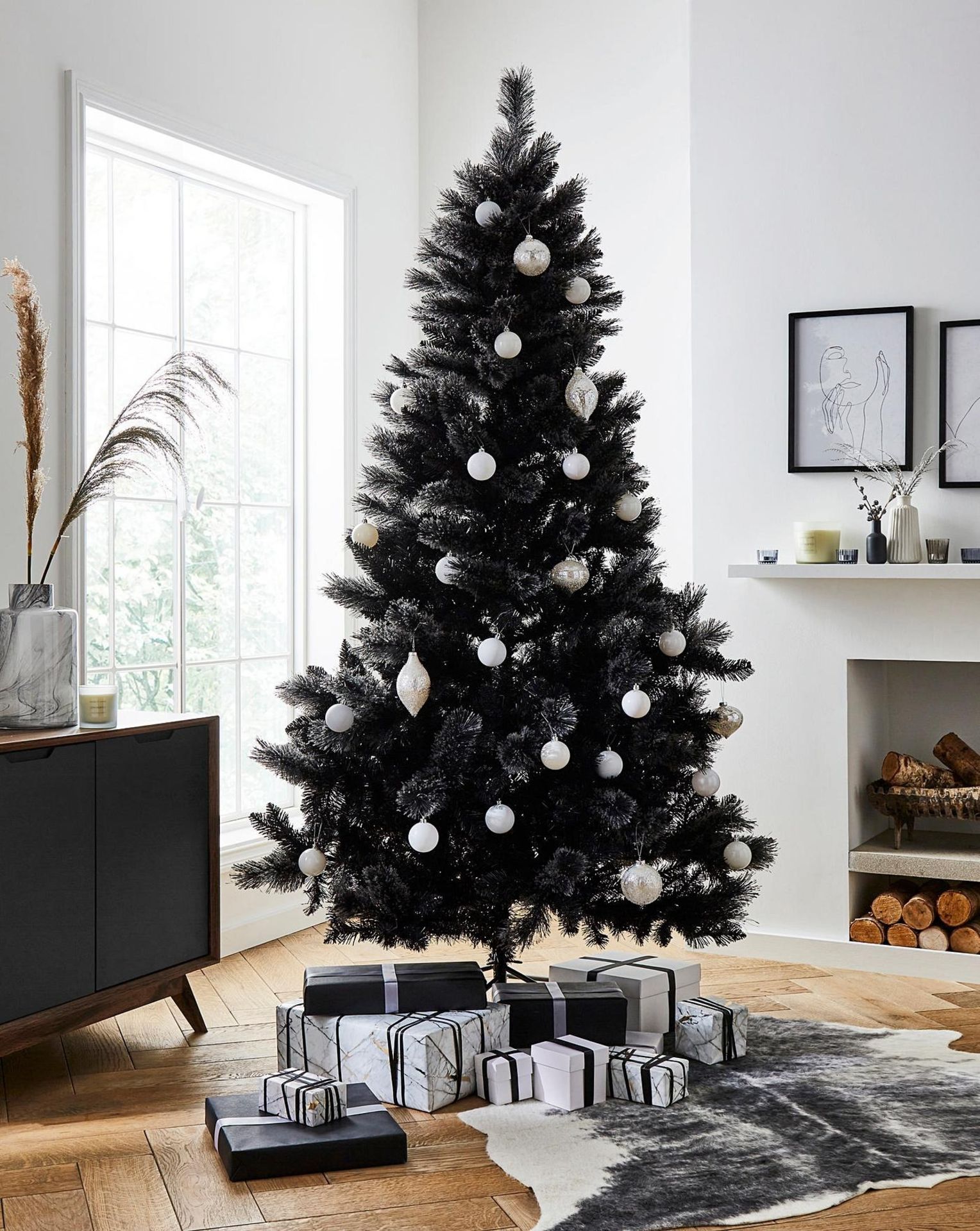 6ft Noir Black Tipped Christmas Tree (LOCATION H/S 2.7.1)