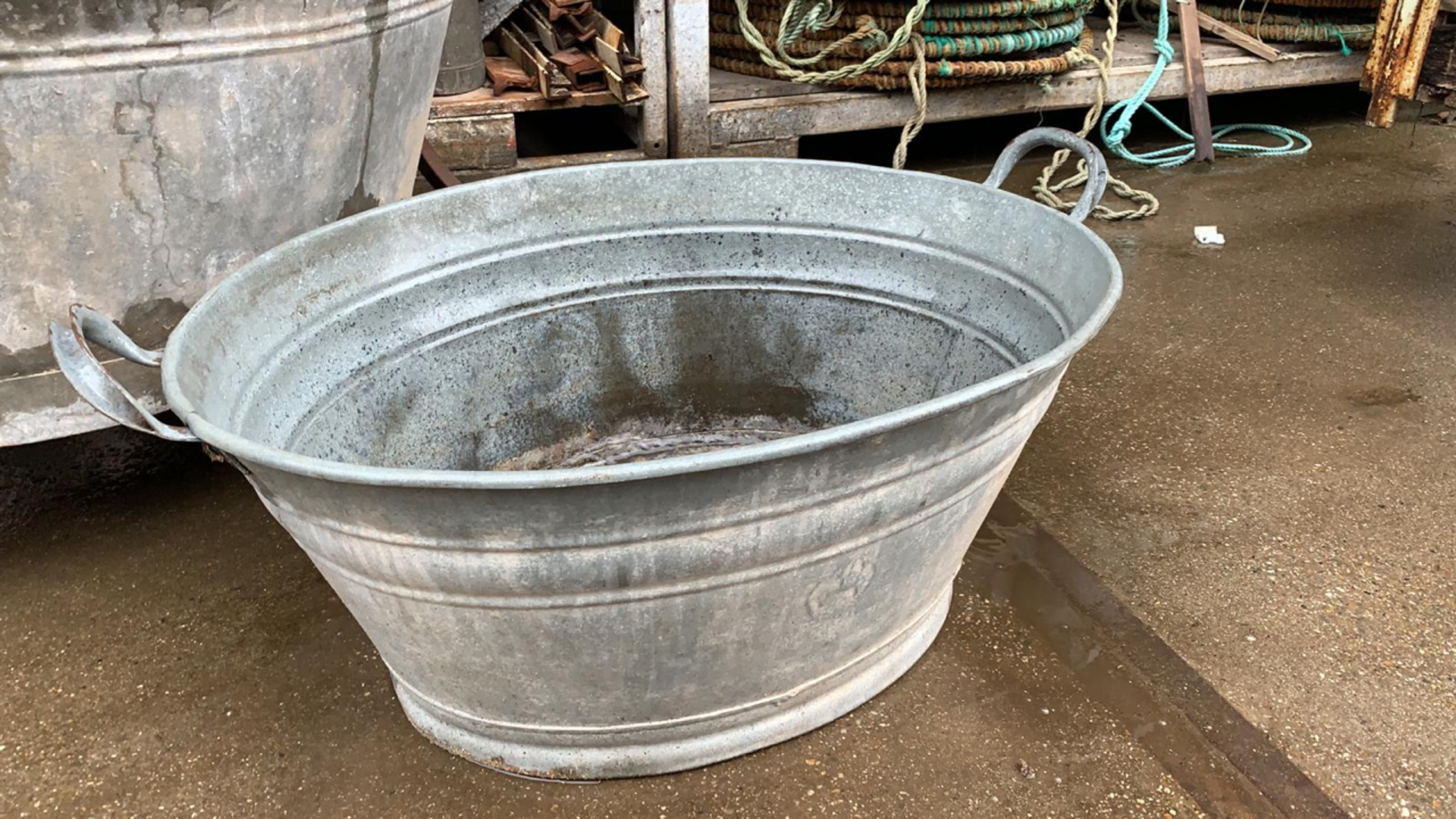 LARGE ANTIQUE ZINC OVAL BATHTUB PLANTER APPROX 90CM-100CM