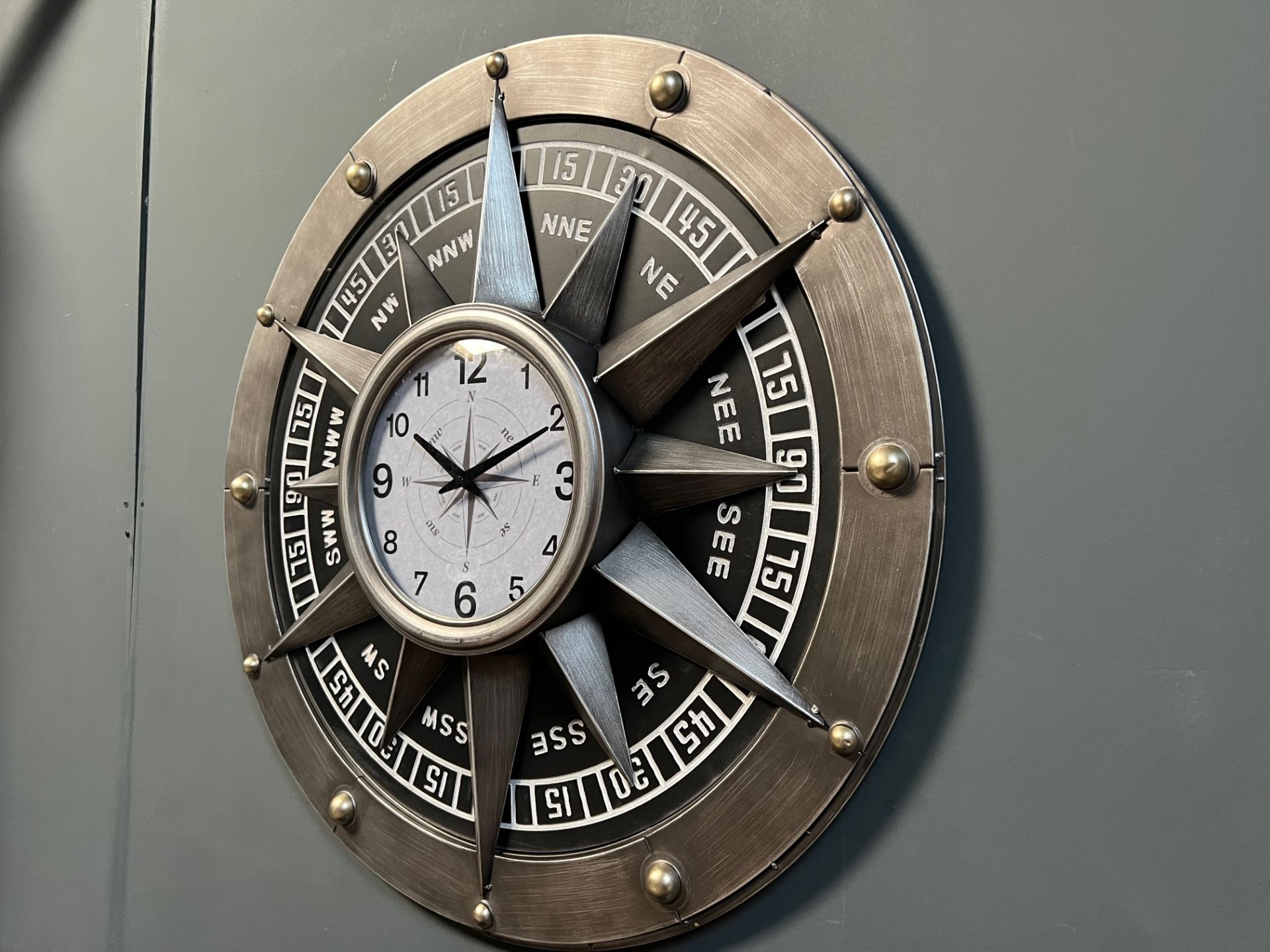 NEW BOXED VINTAGE INDUSTRIAL STYLE COMPASS CLOCK - Image 4 of 4